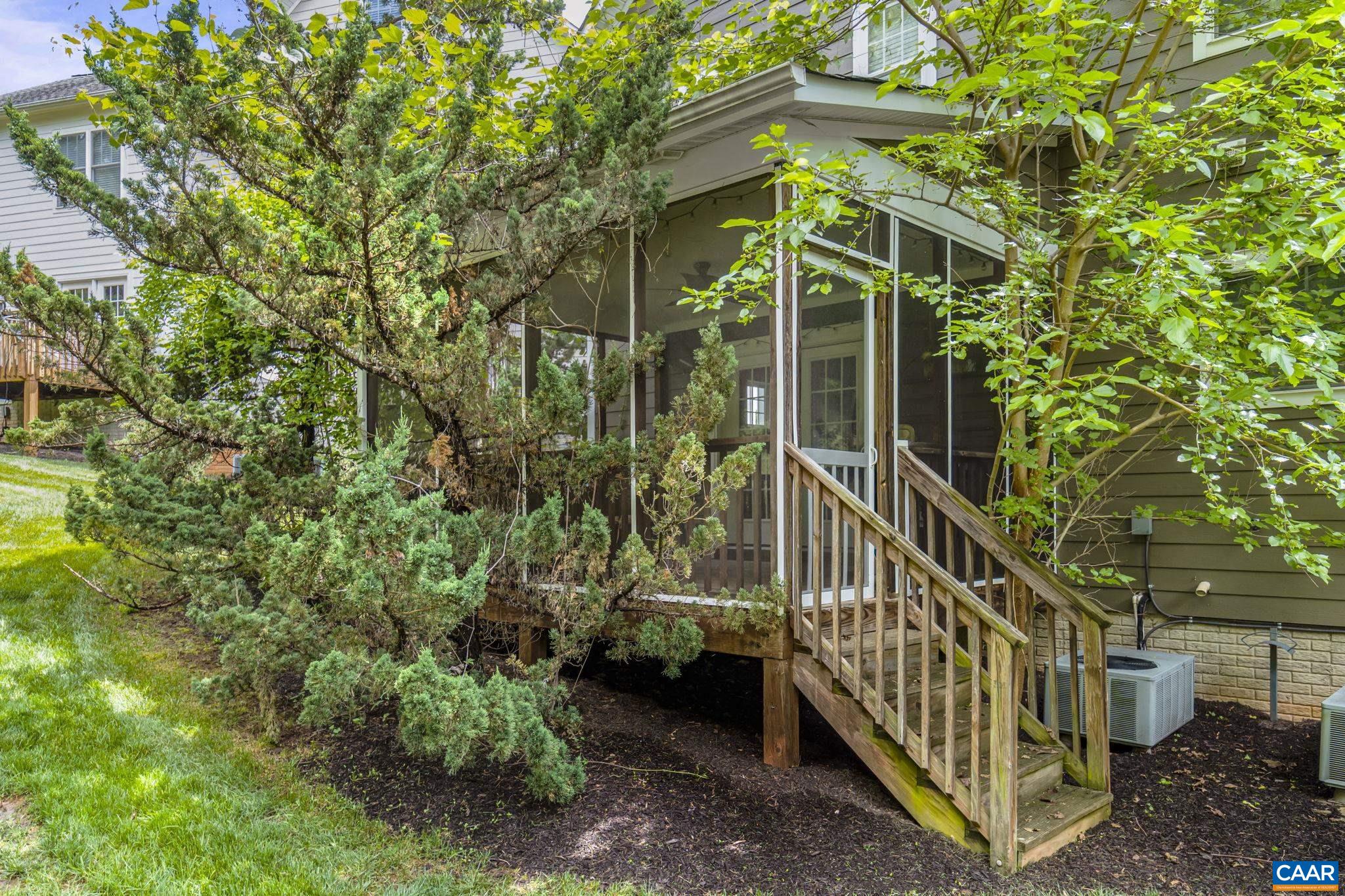 209 BROOKWOOD DR
