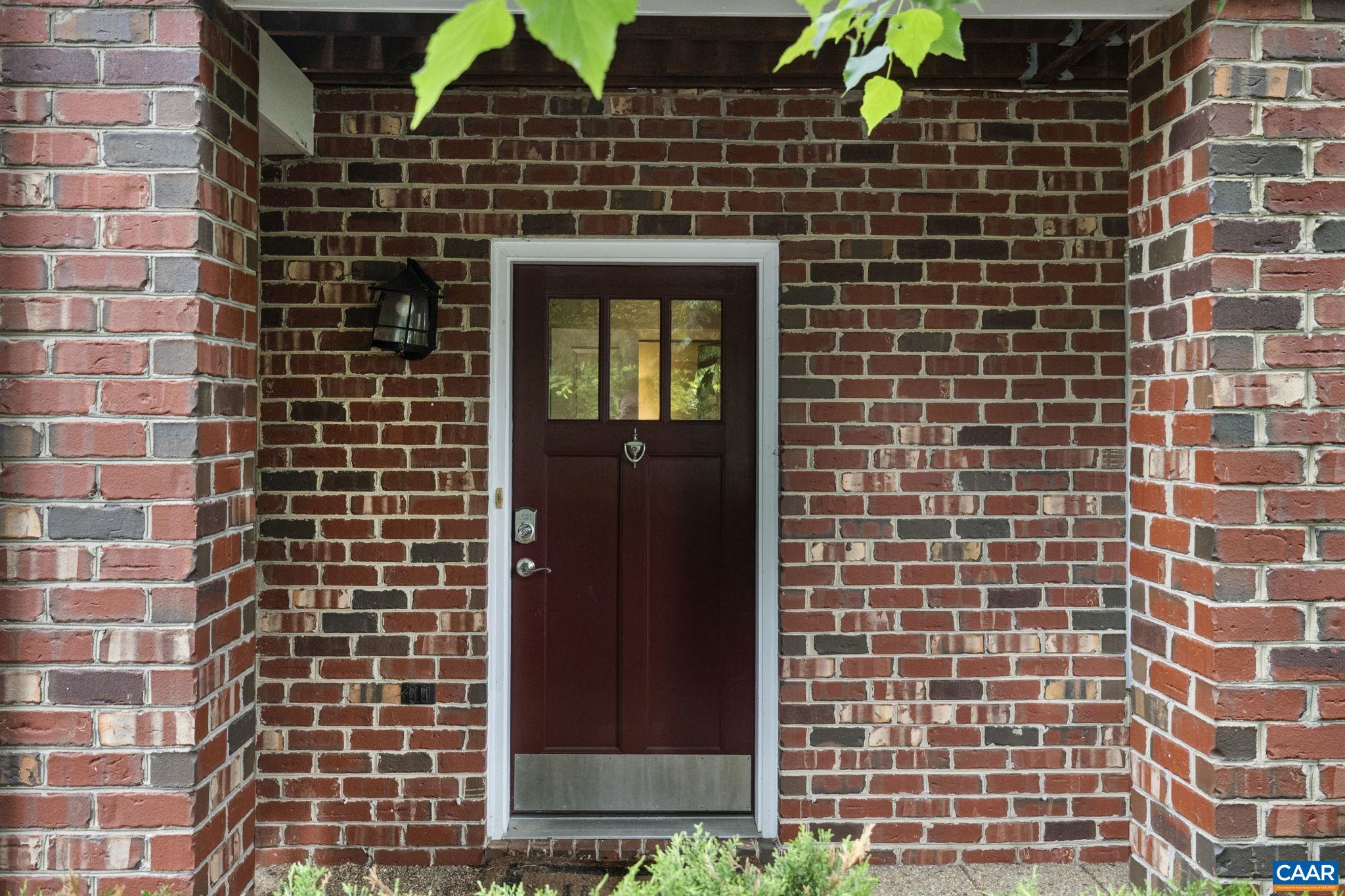 209 BROOKWOOD DR