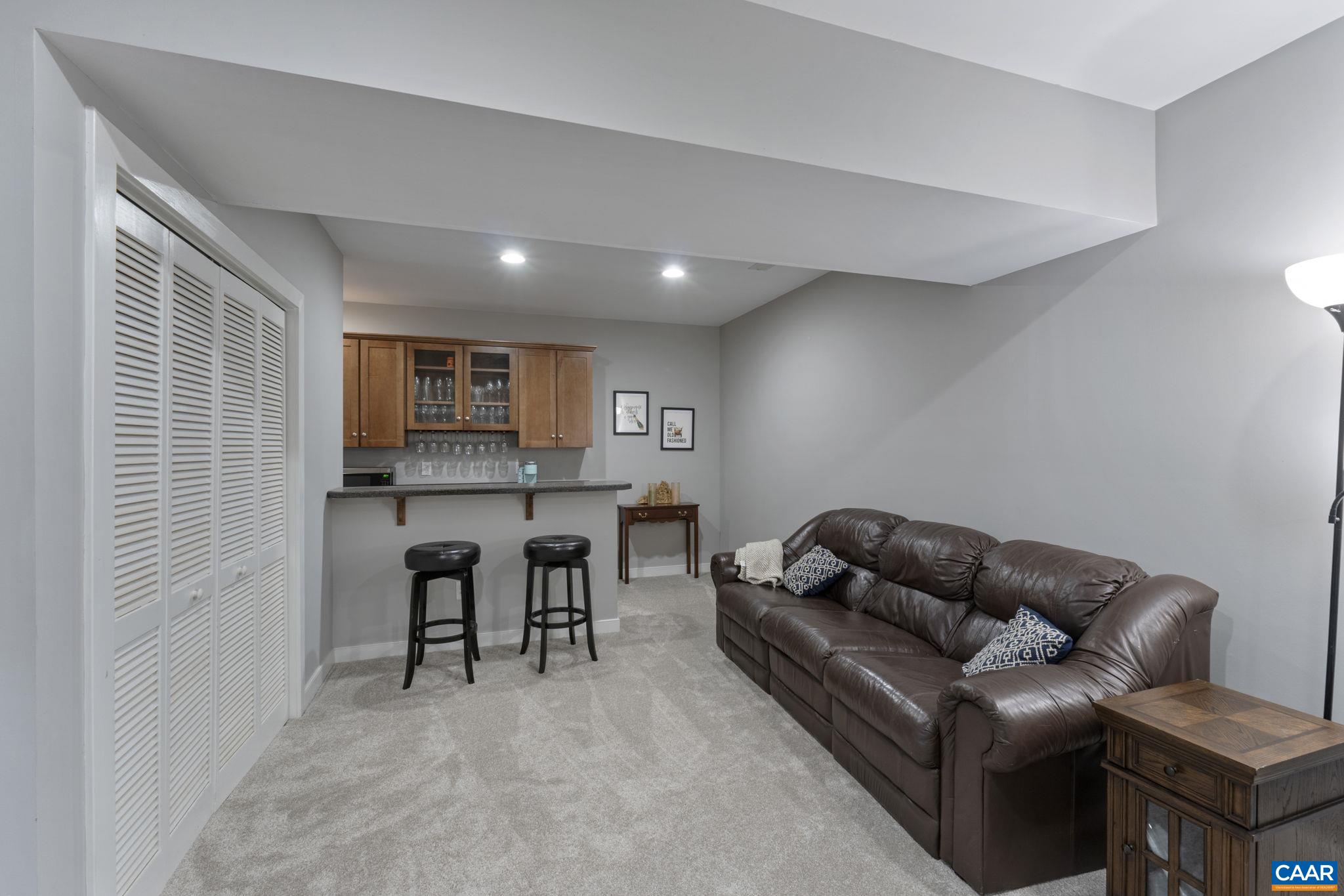 209 BROOKWOOD DR