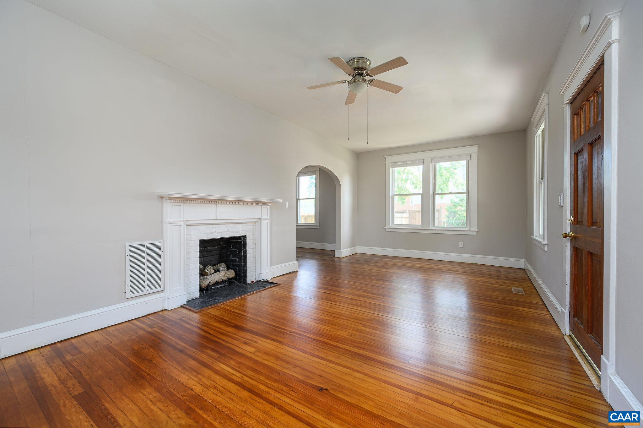 817 HENRY AVE