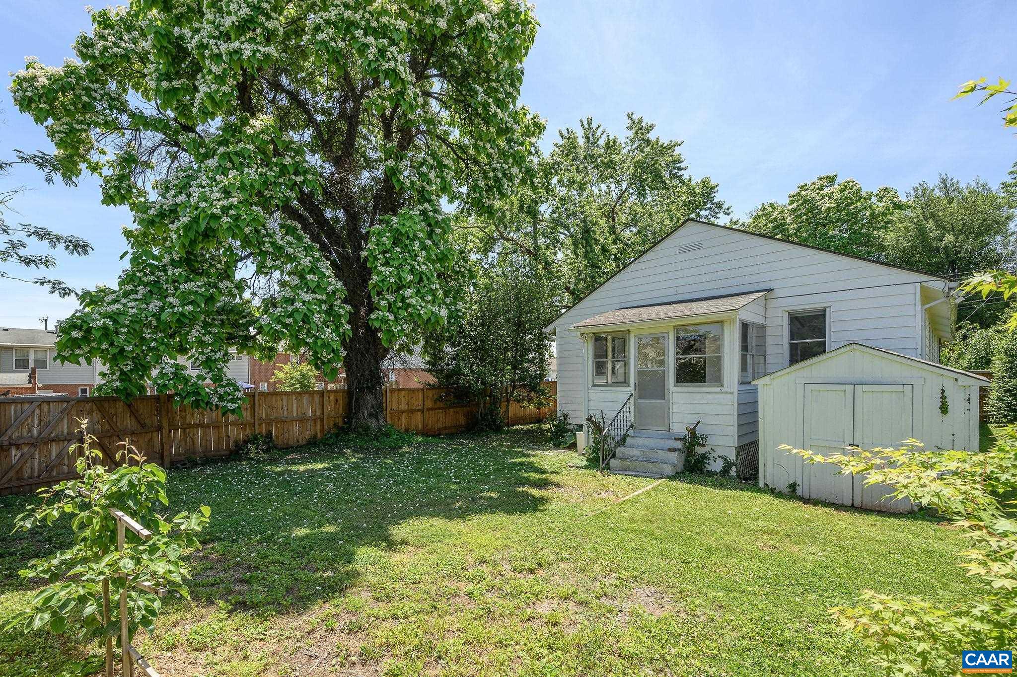 817 HENRY AVE