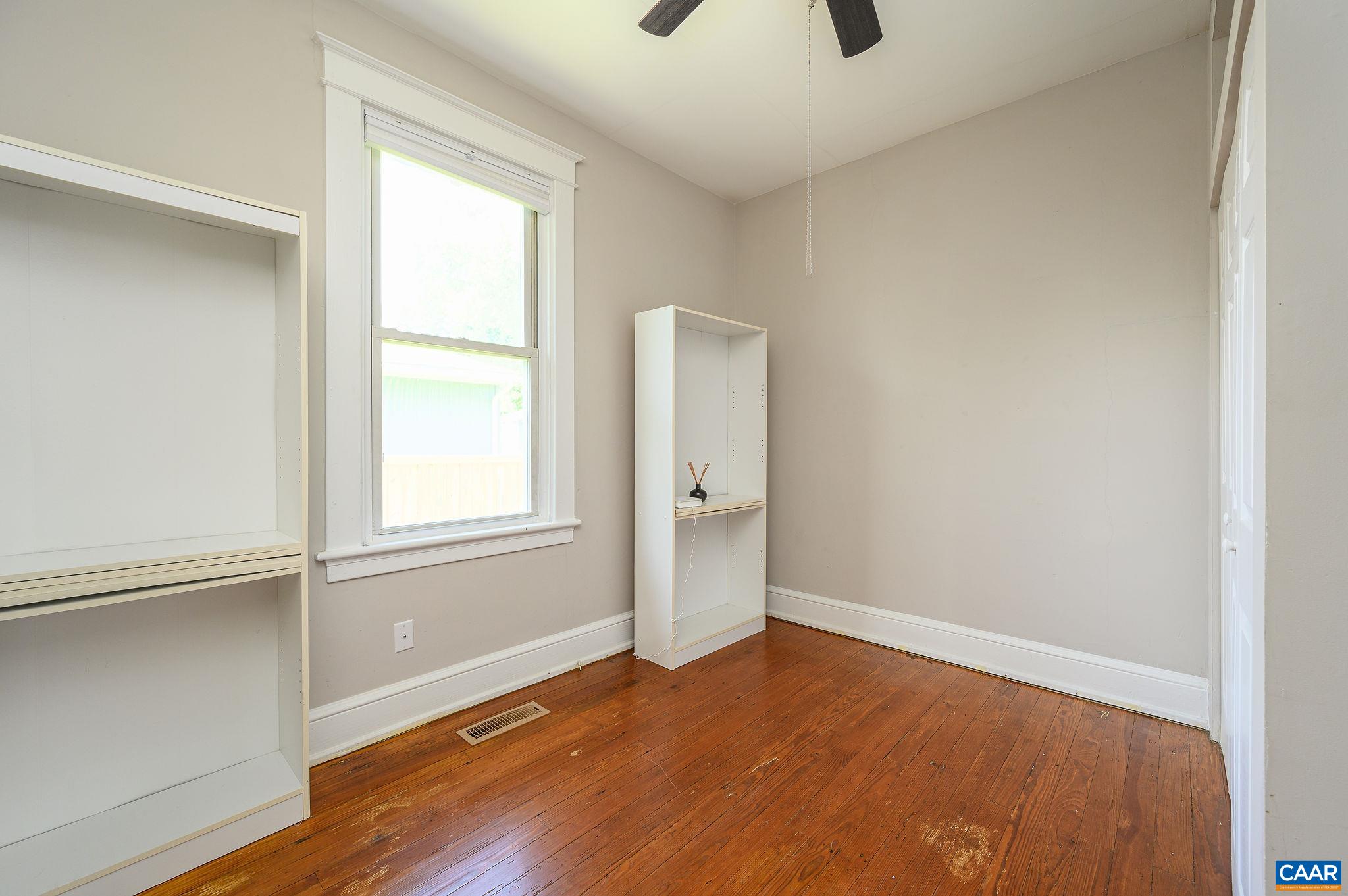 817 HENRY AVE