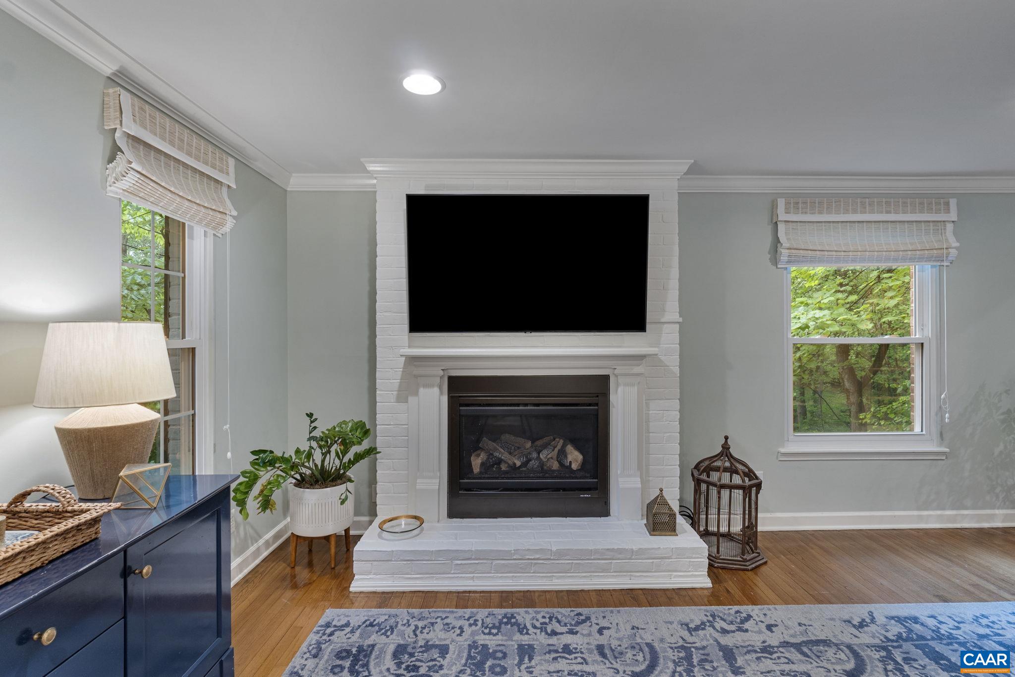 1318 ROSE HILL DR
