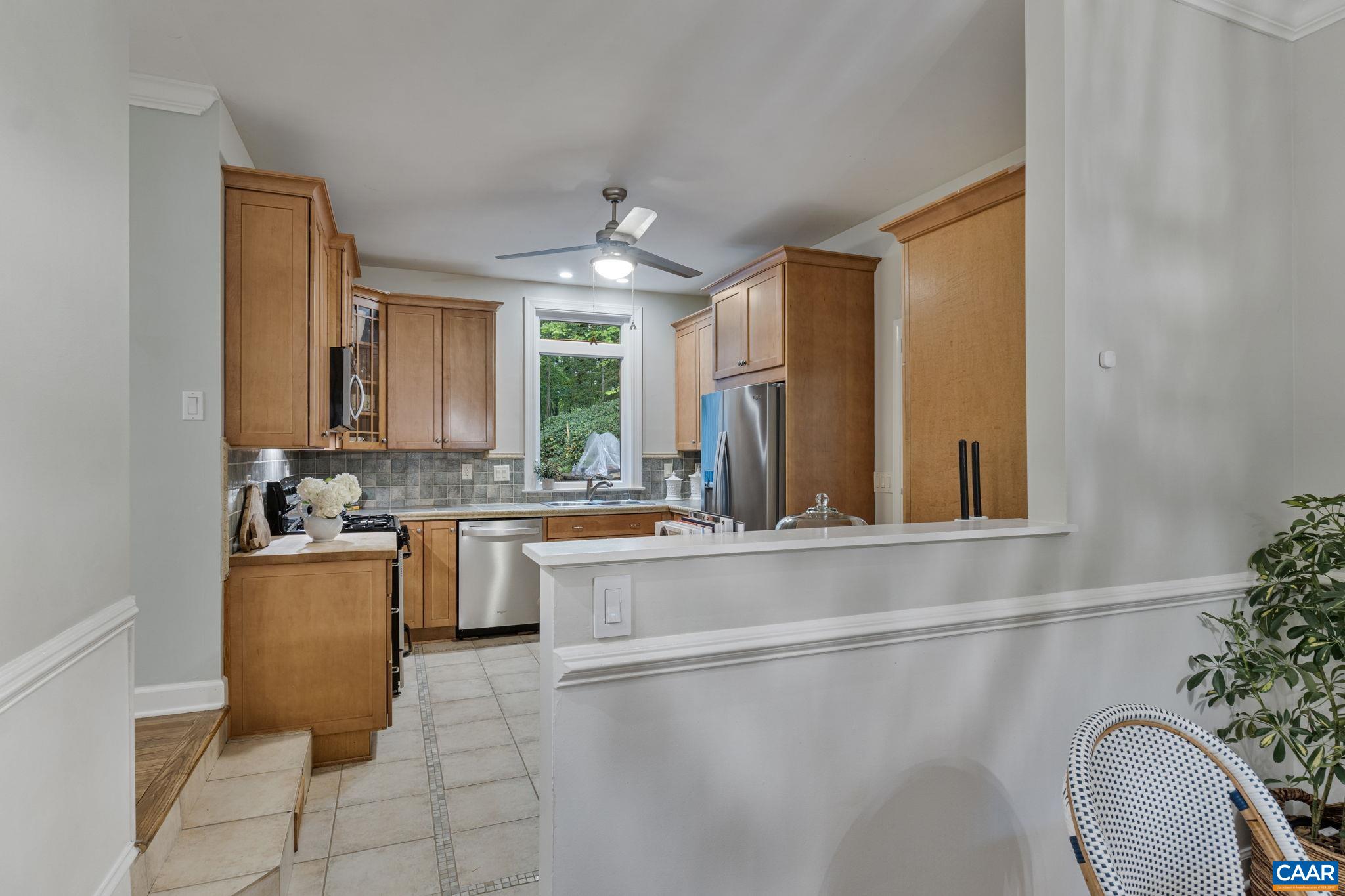 1318 ROSE HILL DR
