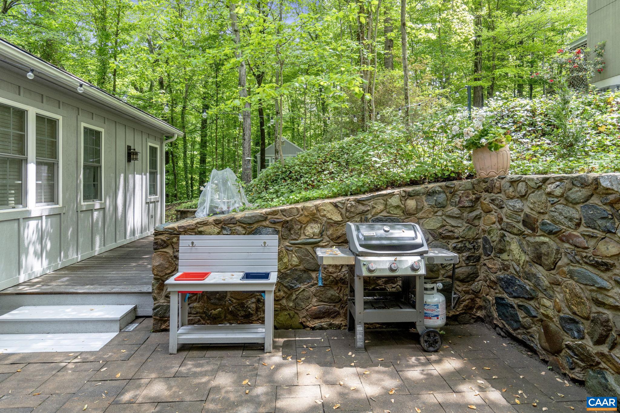 1318 ROSE HILL DR