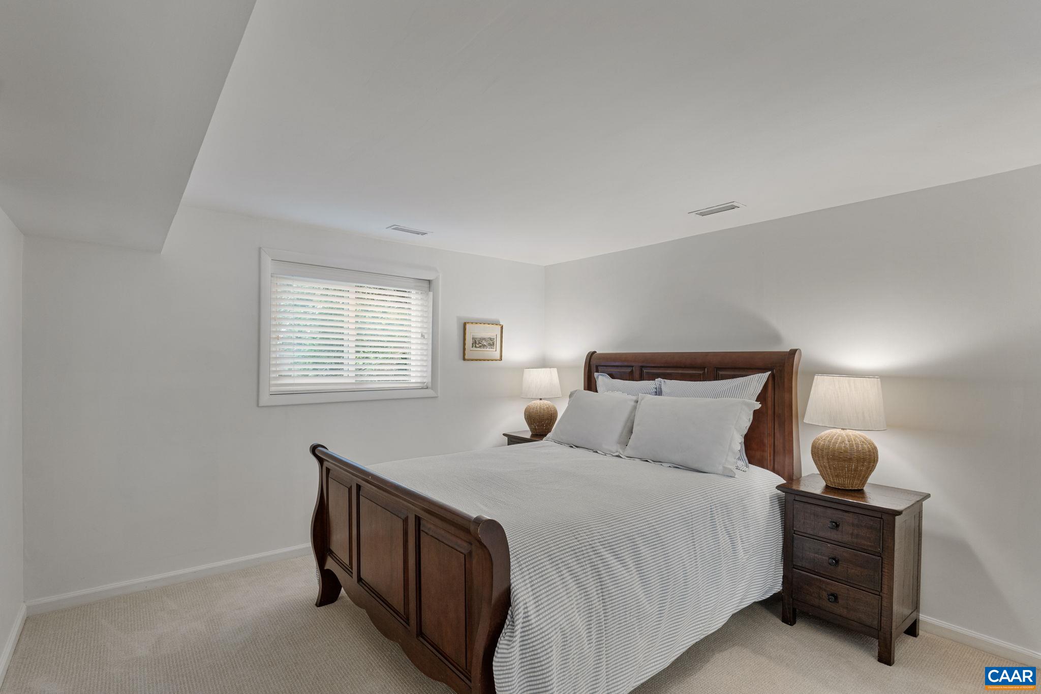 1318 ROSE HILL DR