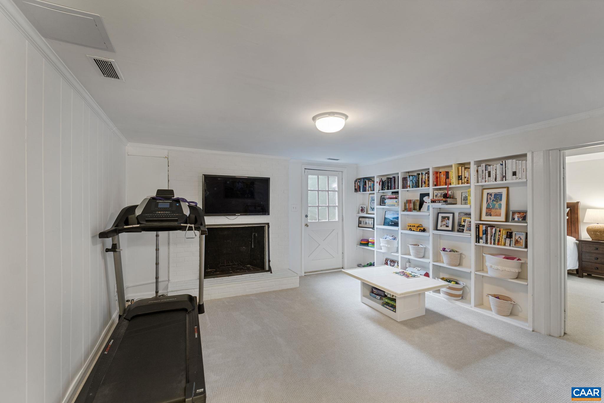 1318 ROSE HILL DR