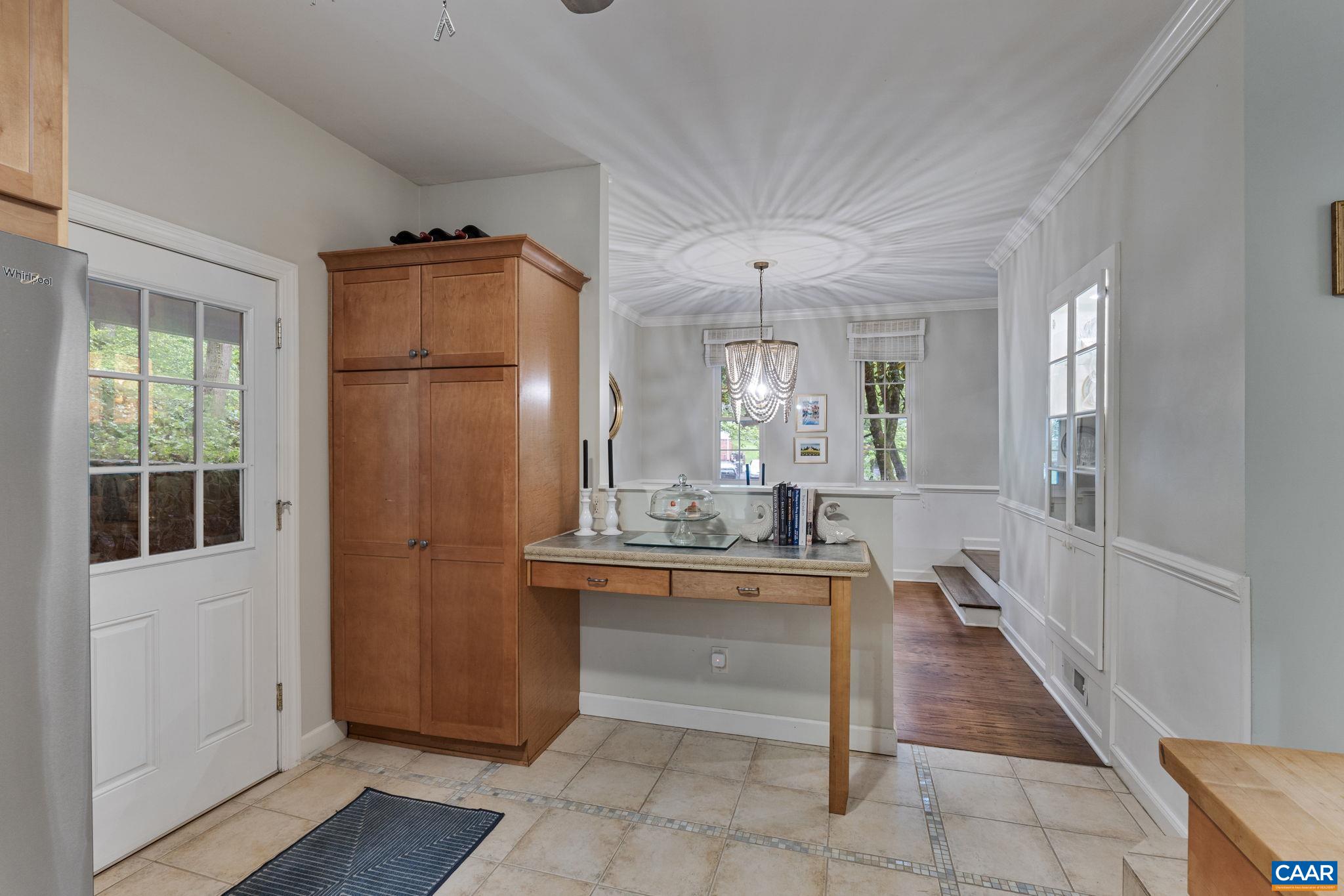 1318 ROSE HILL DR