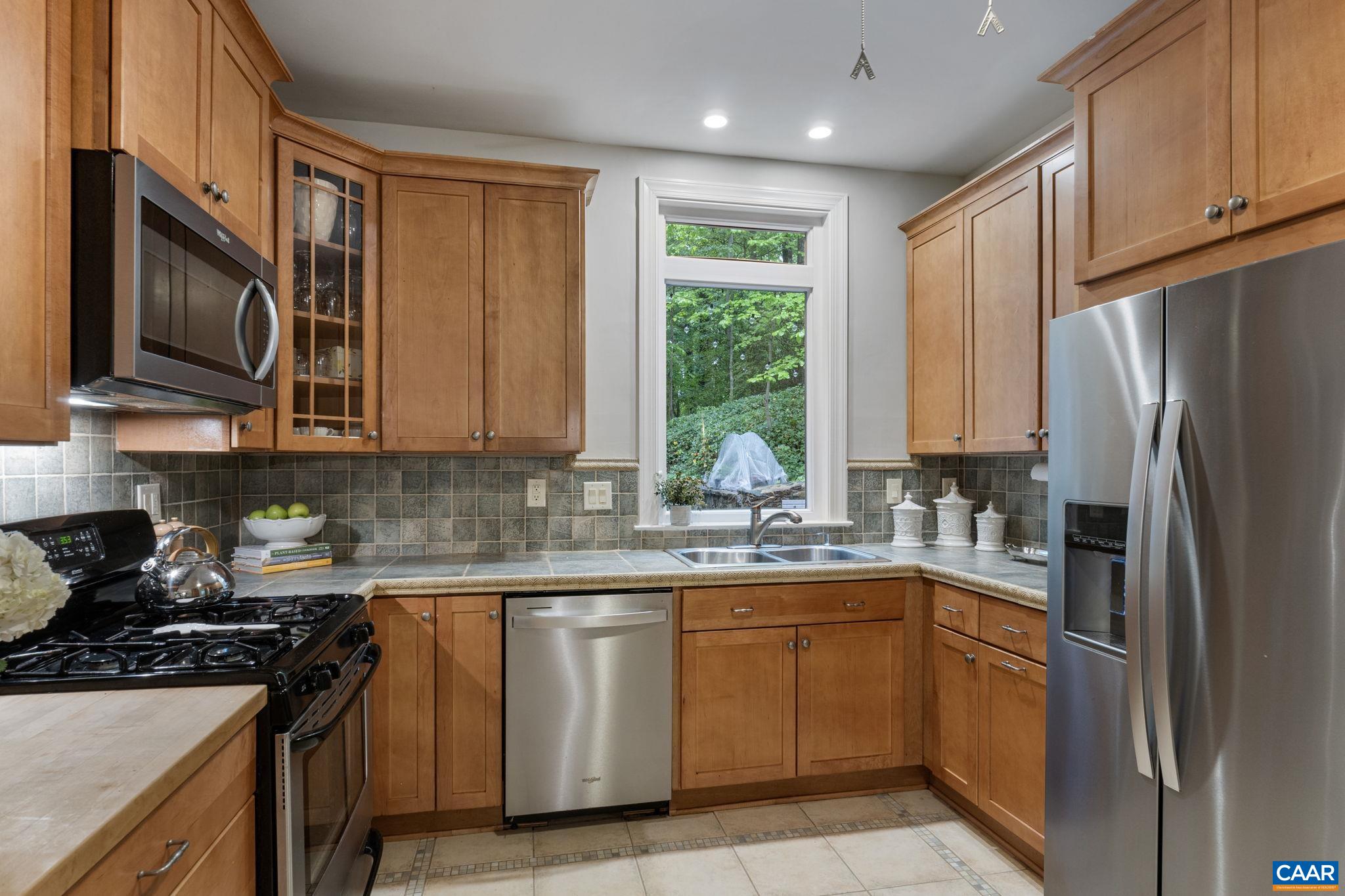 1318 ROSE HILL DR