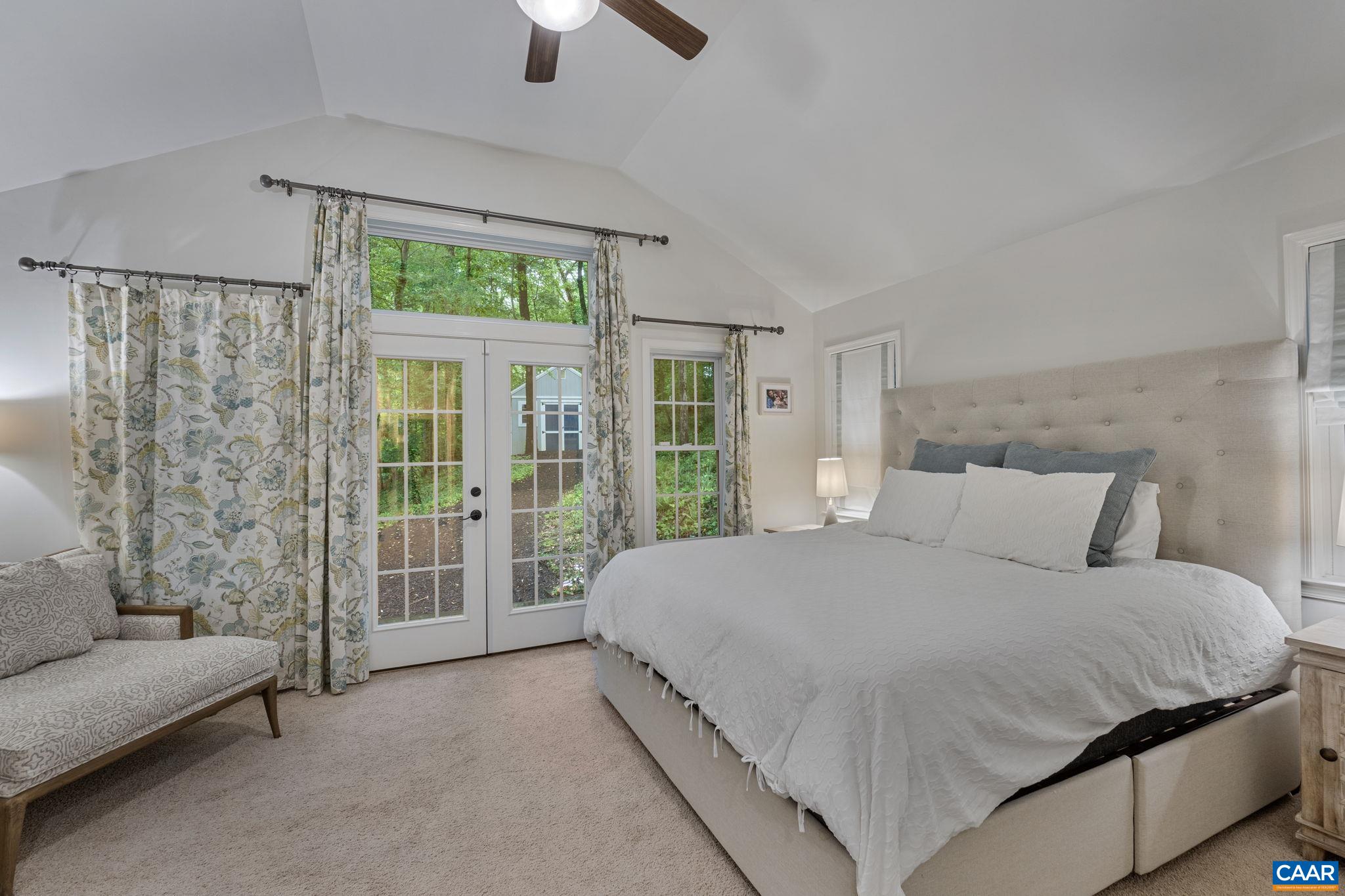 1318 ROSE HILL DR