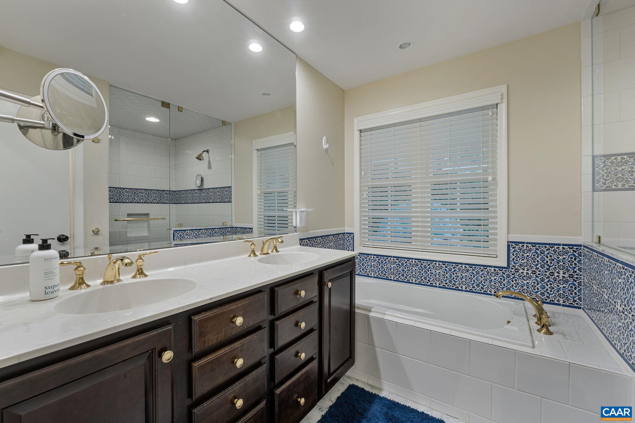1318 ROSE HILL DR