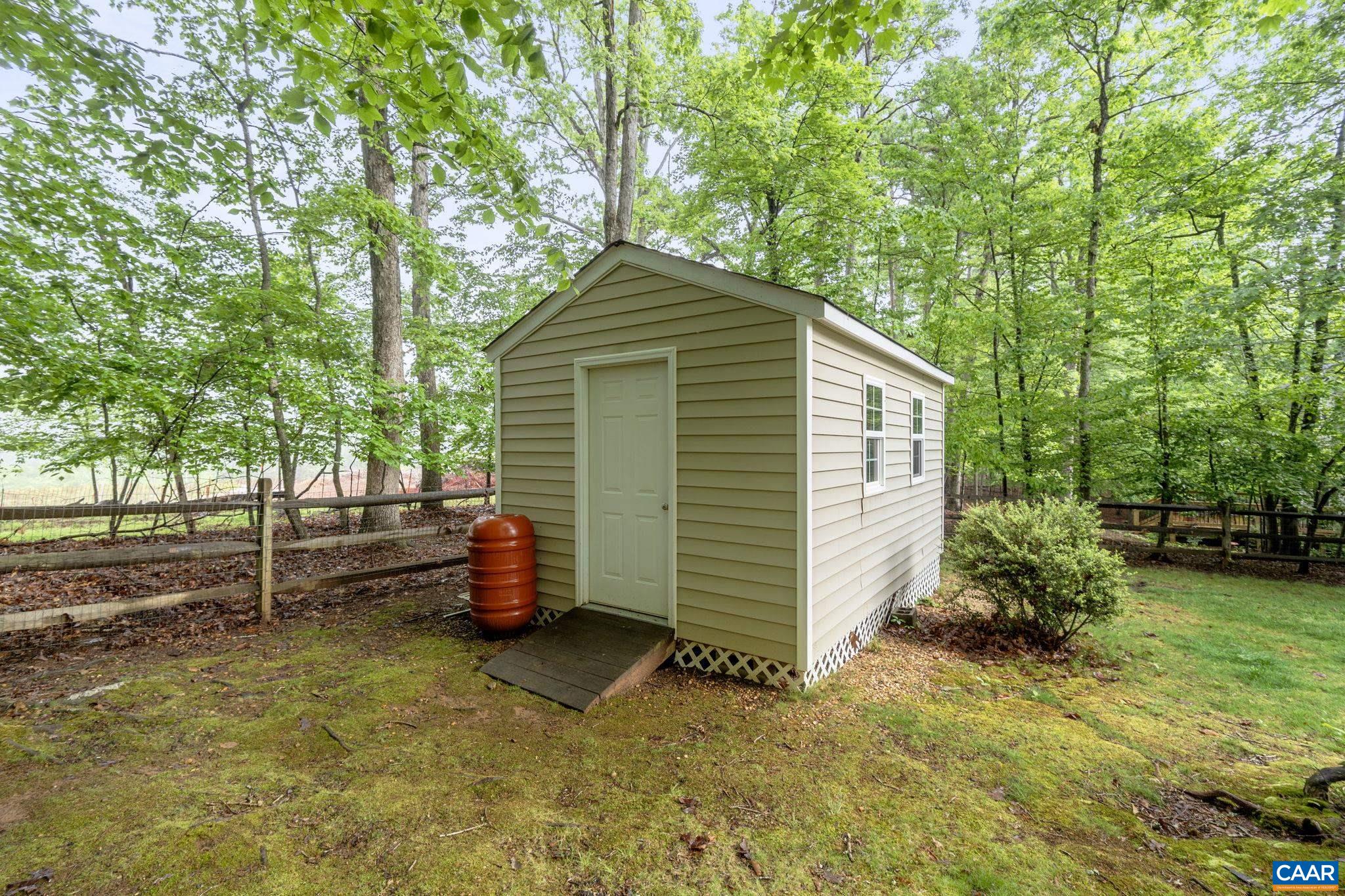 1693 BANYAN CT