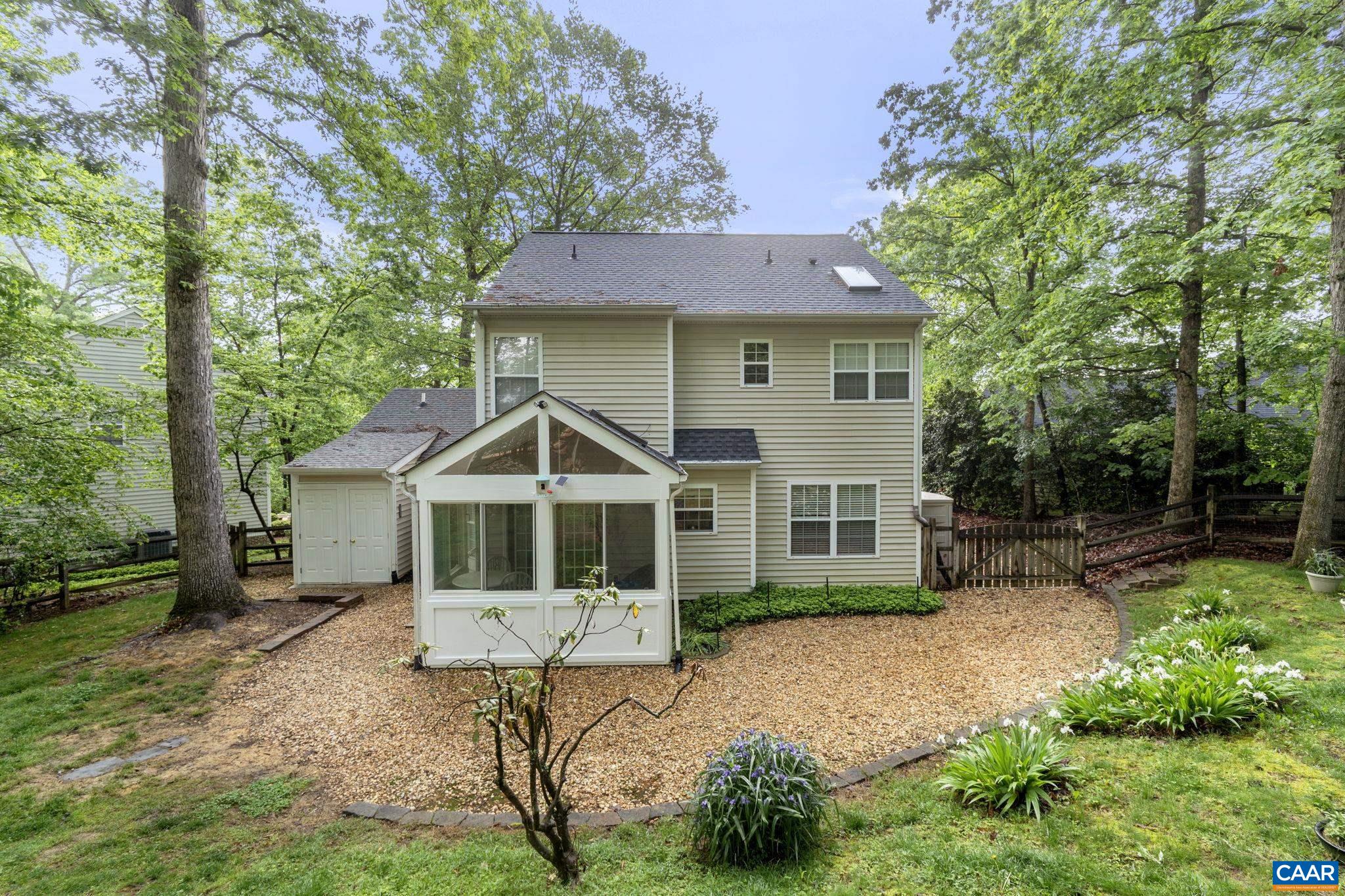 1693 BANYAN CT