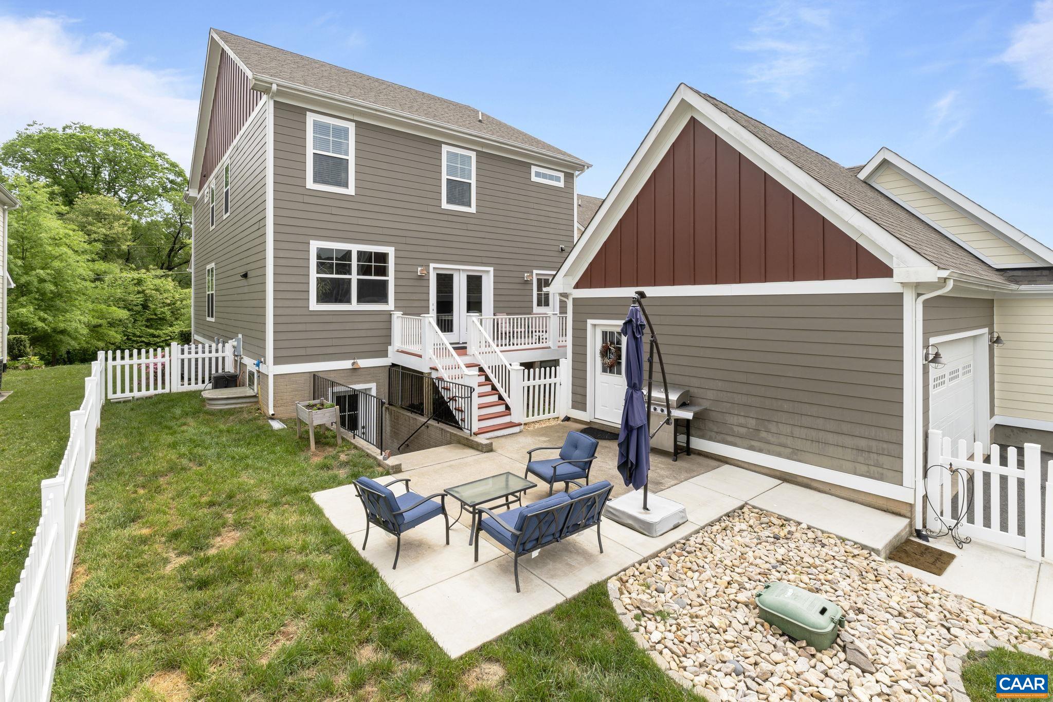 922 HADEN LN