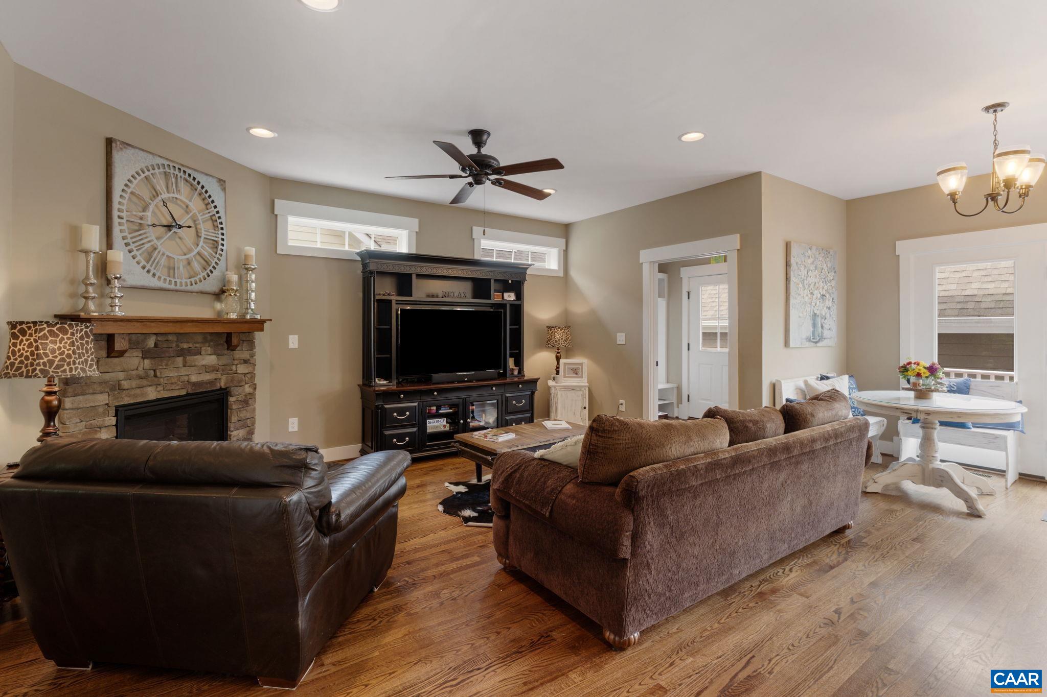 922 HADEN LN