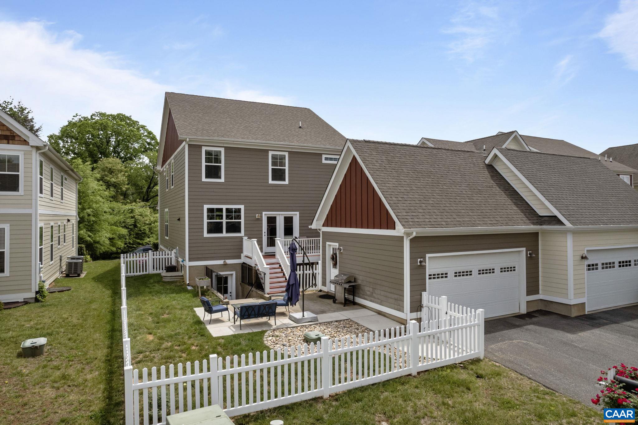 922 HADEN LN