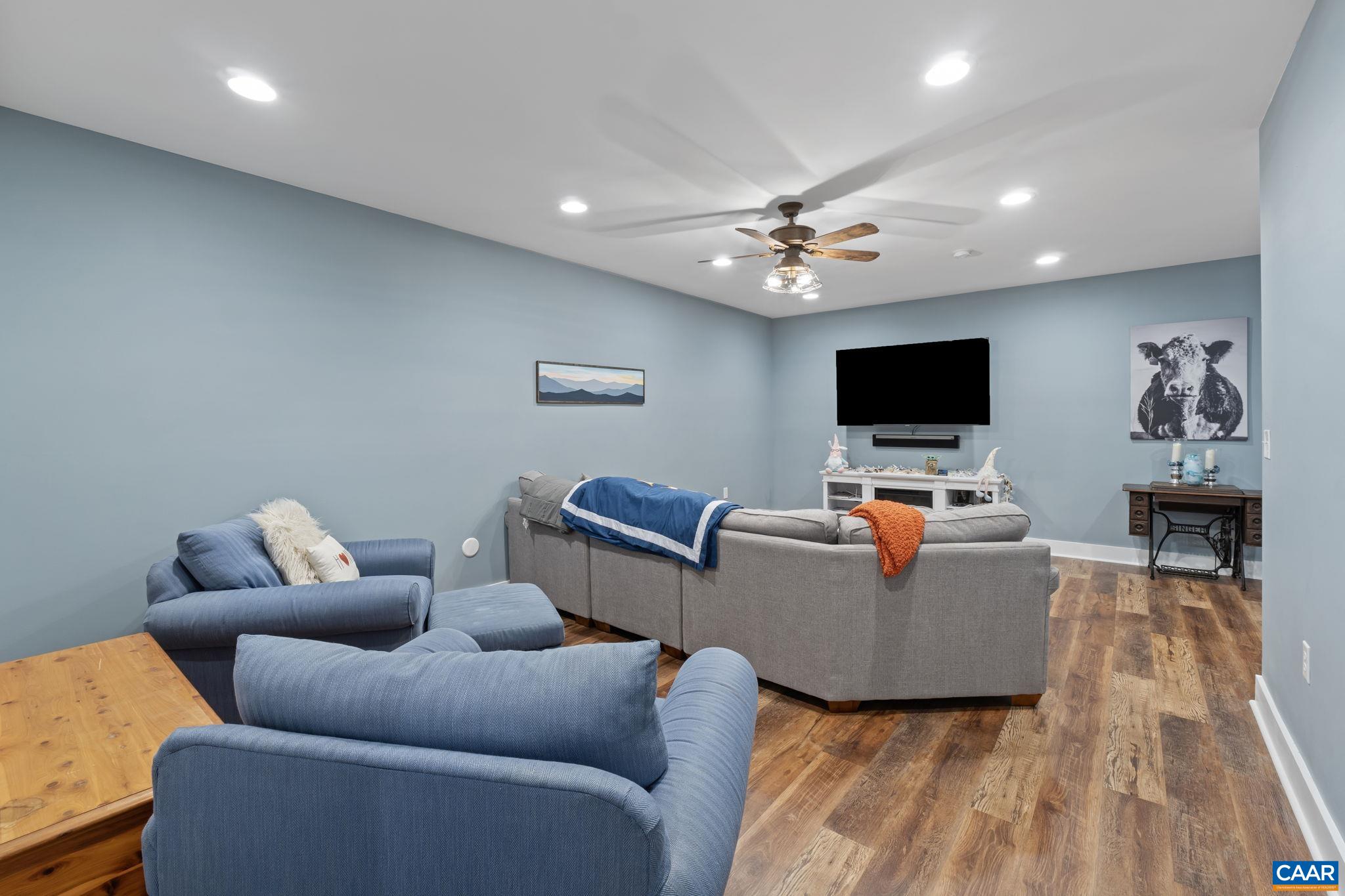 922 HADEN LN