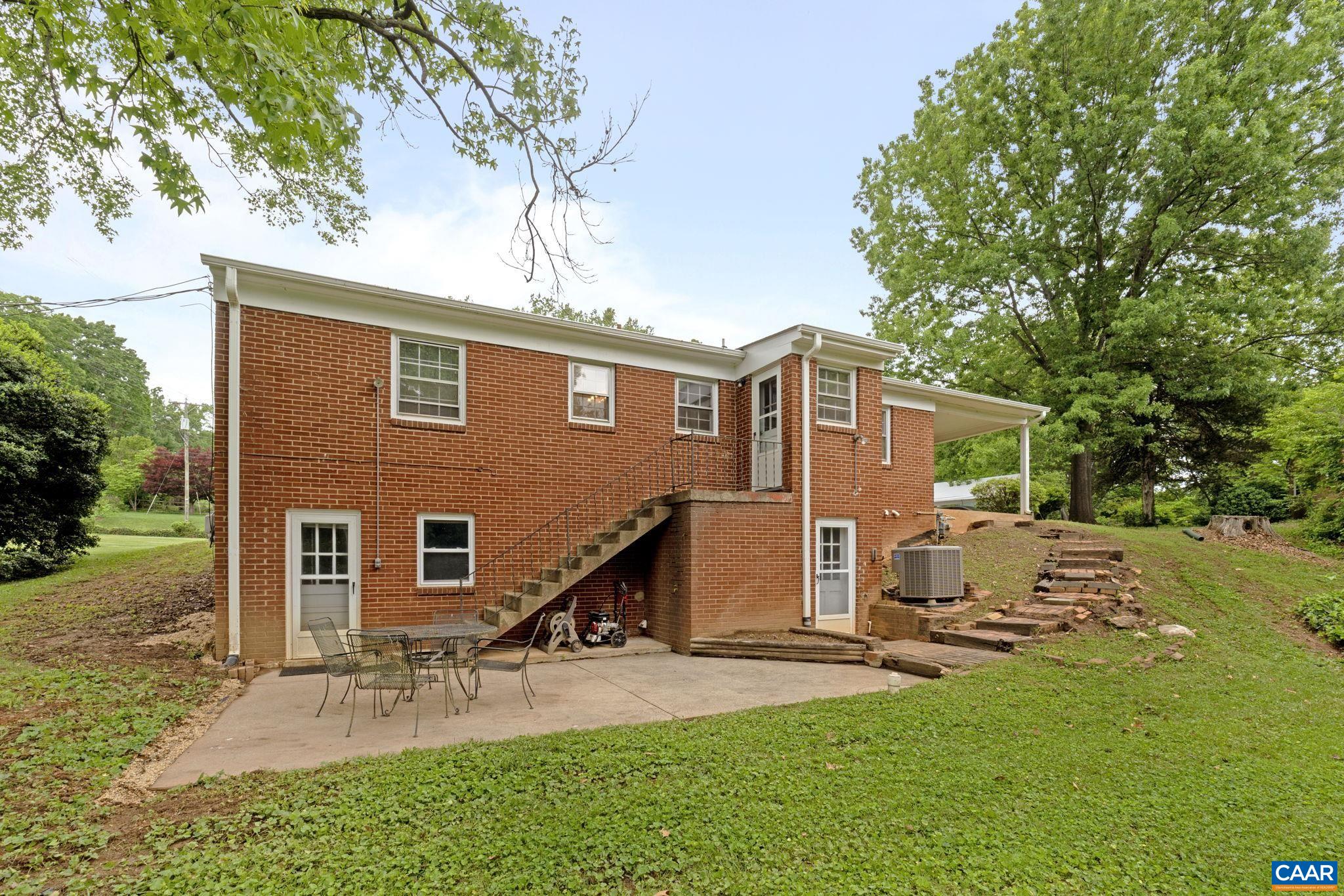 105 LINDA CT