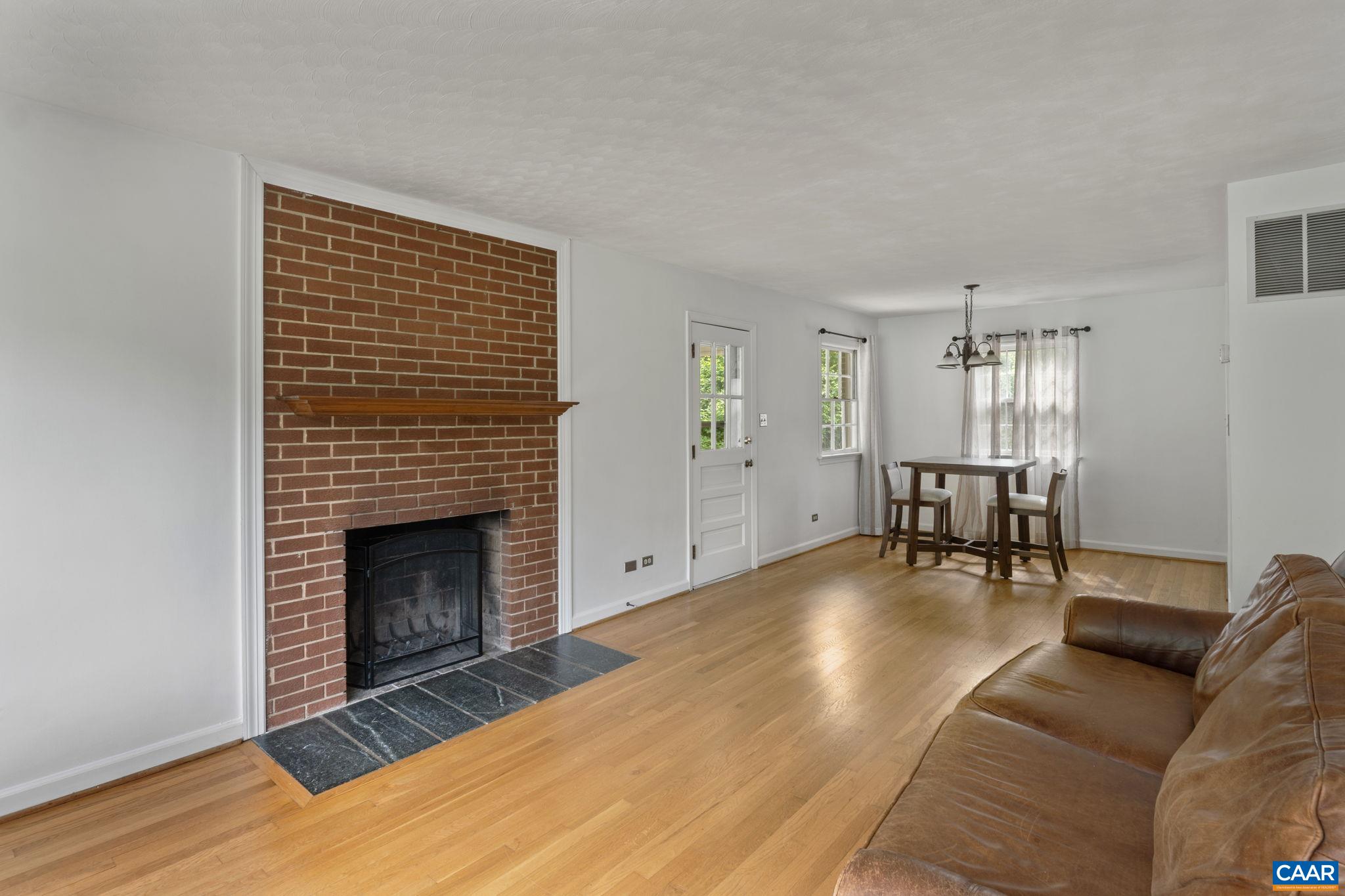 105 LINDA CT