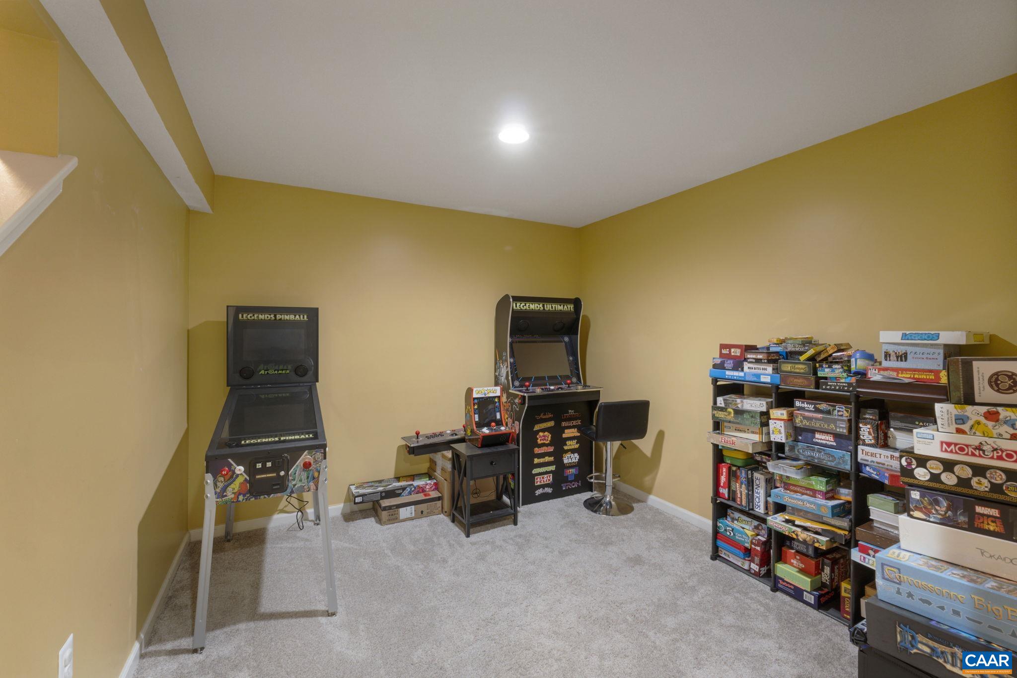 307 LARCHMONT CIR