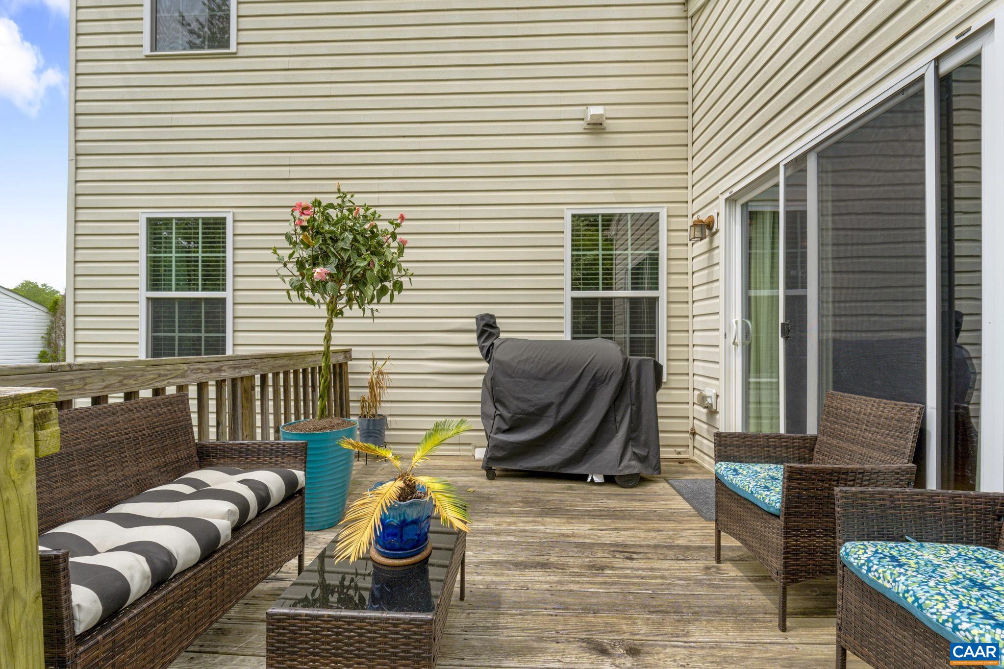 307 LARCHMONT CIR