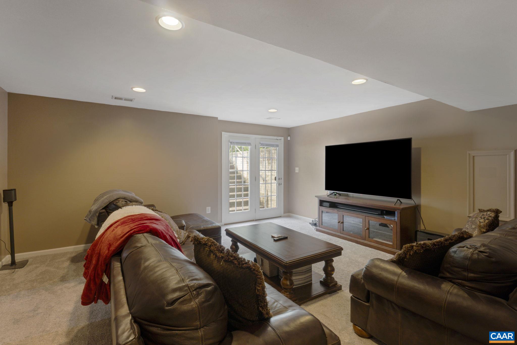307 LARCHMONT CIR