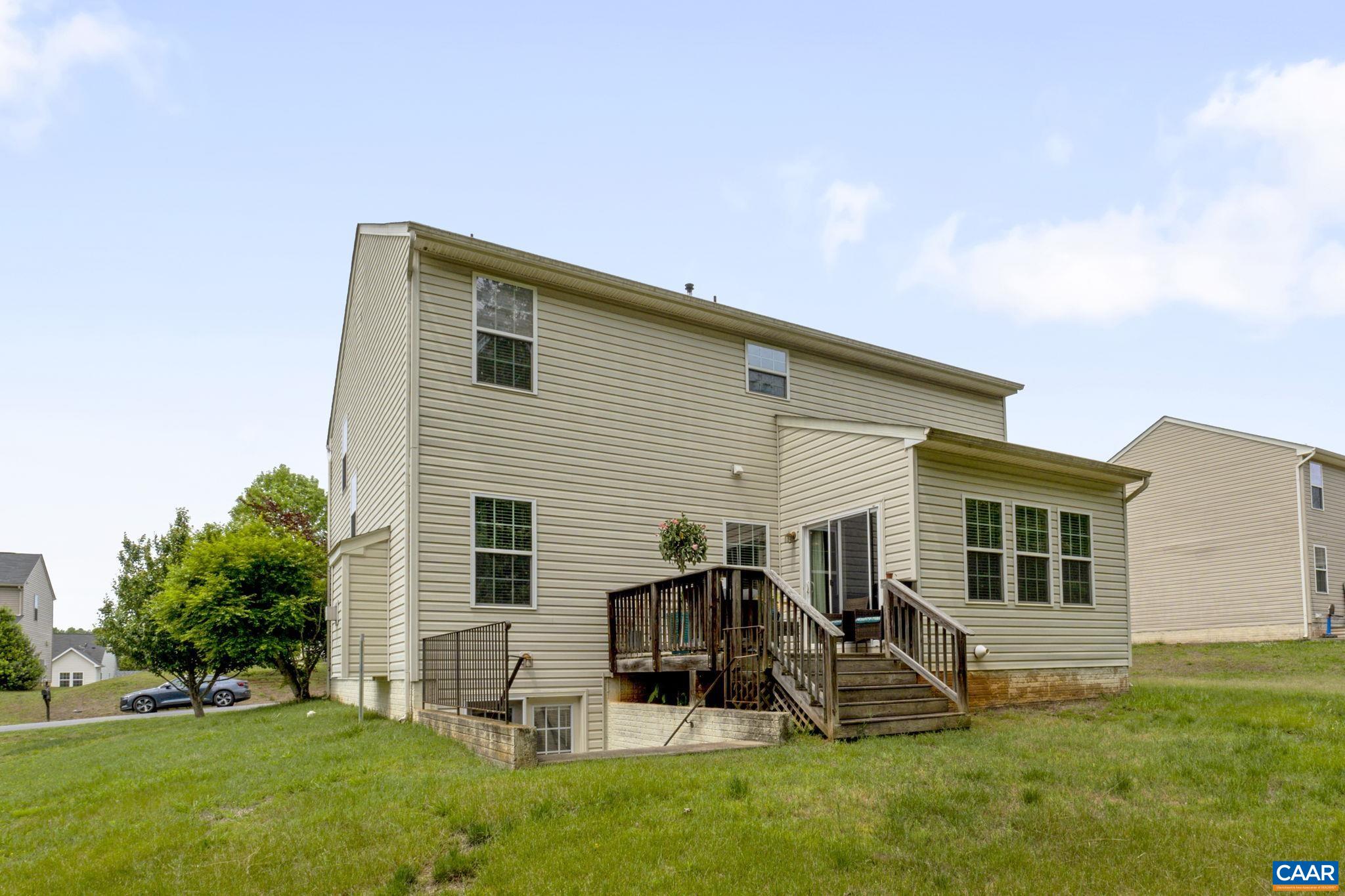 307 LARCHMONT CIR