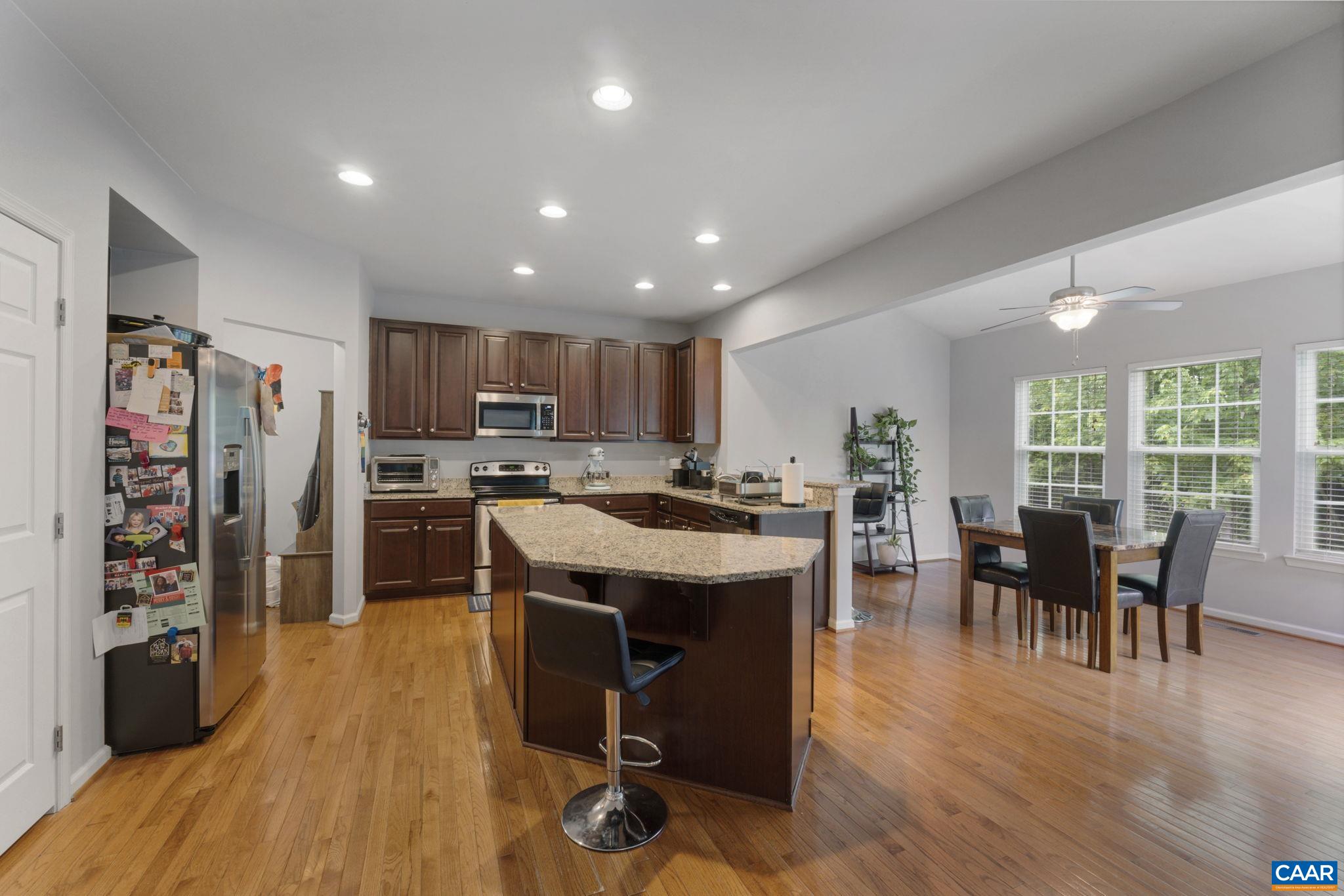 307 LARCHMONT CIR