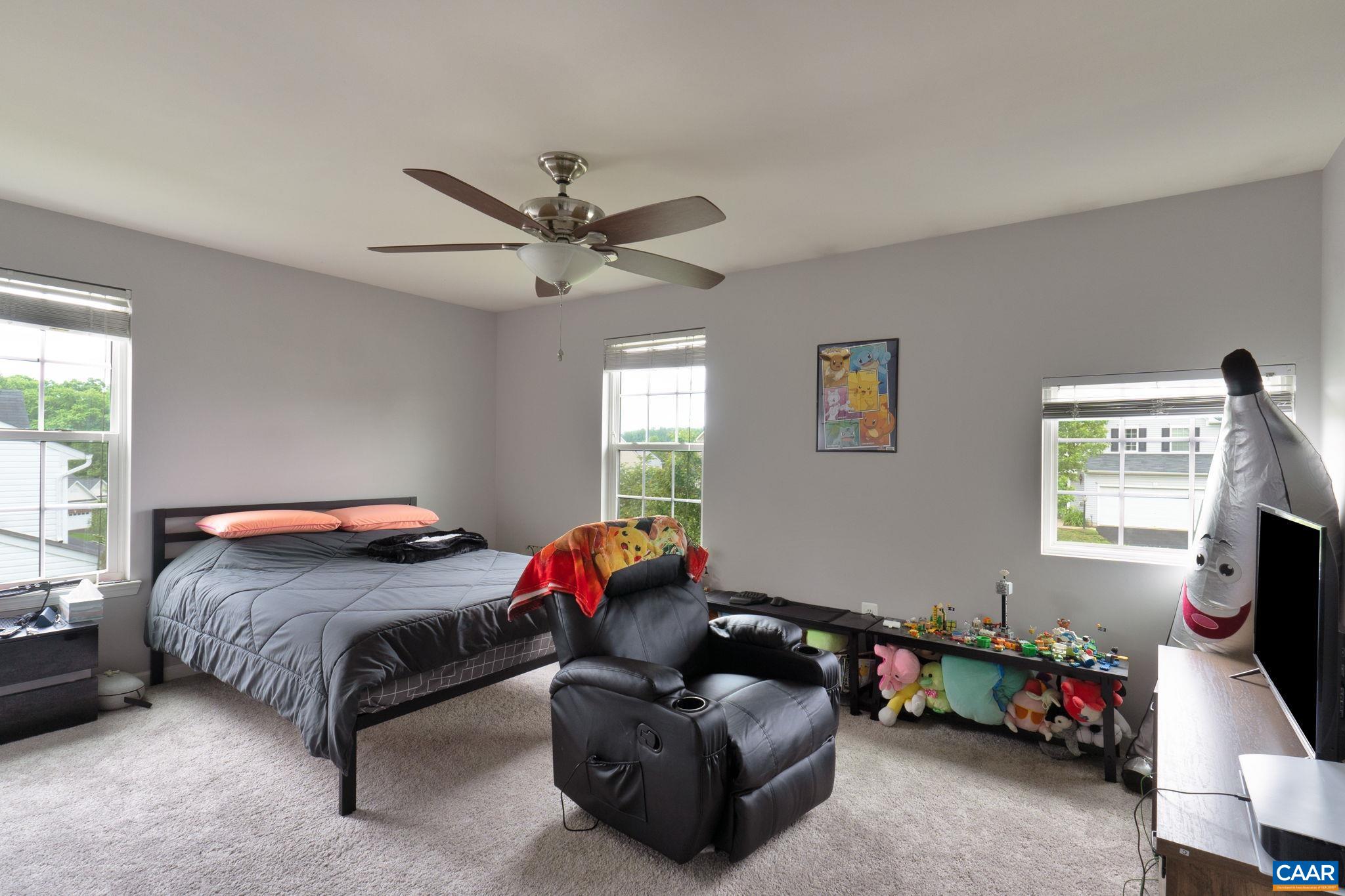 307 LARCHMONT CIR