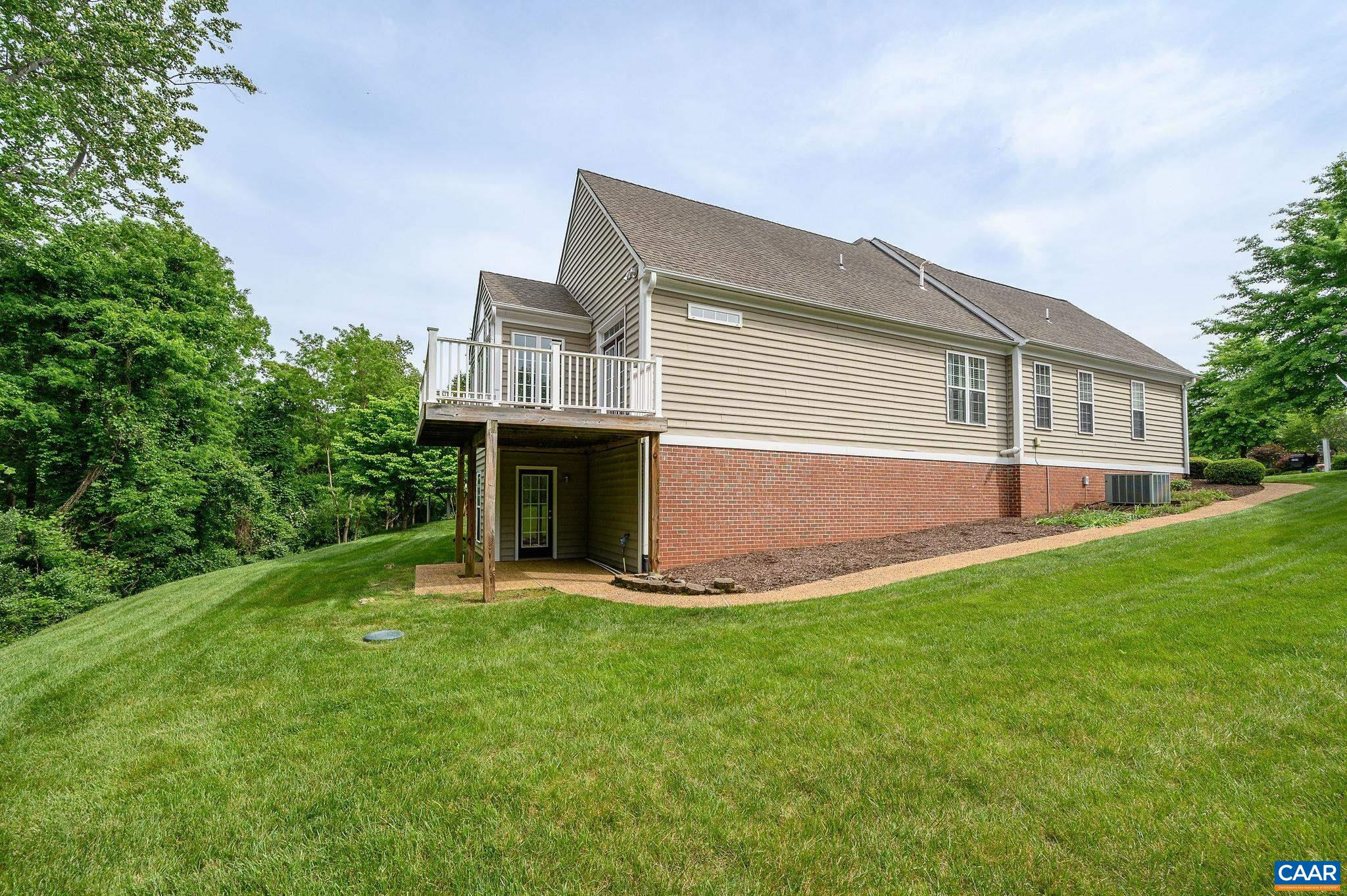 1364 COURTYARD DR