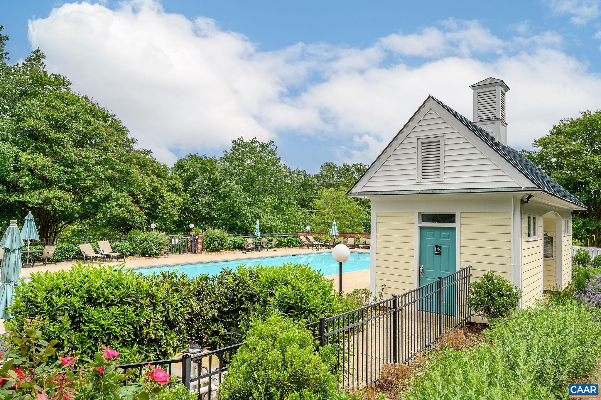 1364 COURTYARD DR