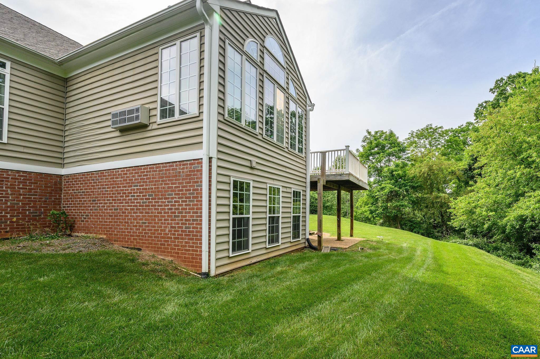 1364 COURTYARD DR