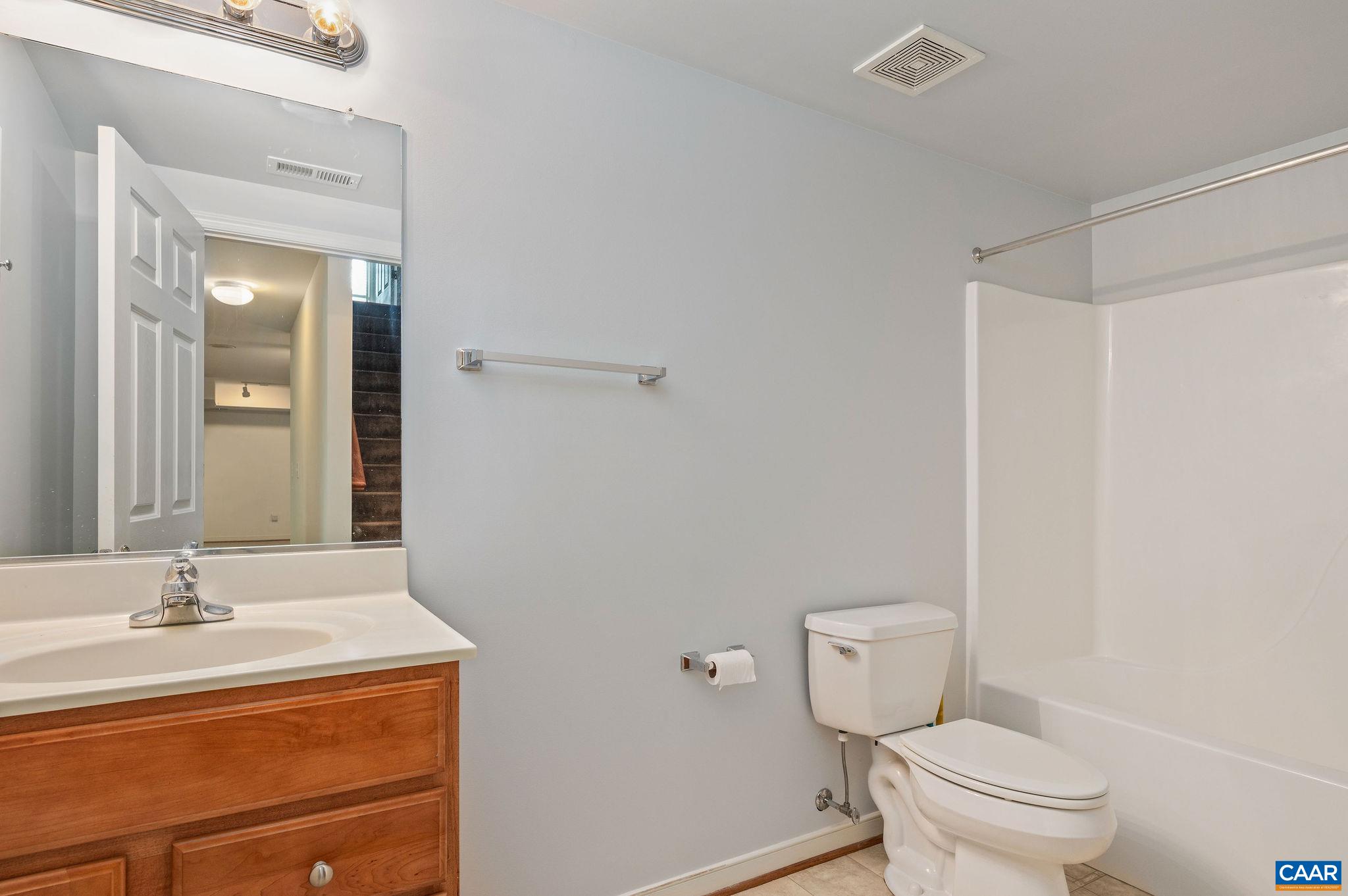 1364 COURTYARD DR