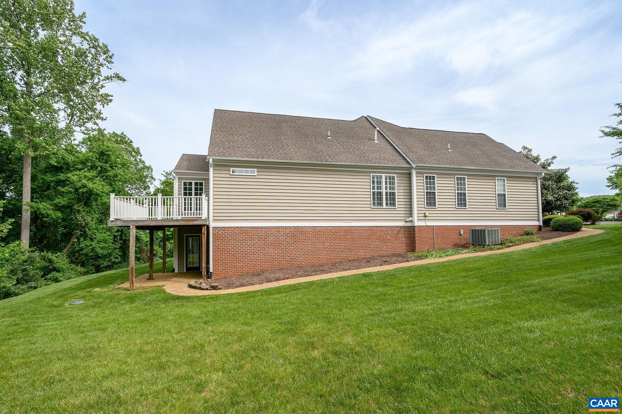 1364 COURTYARD DR