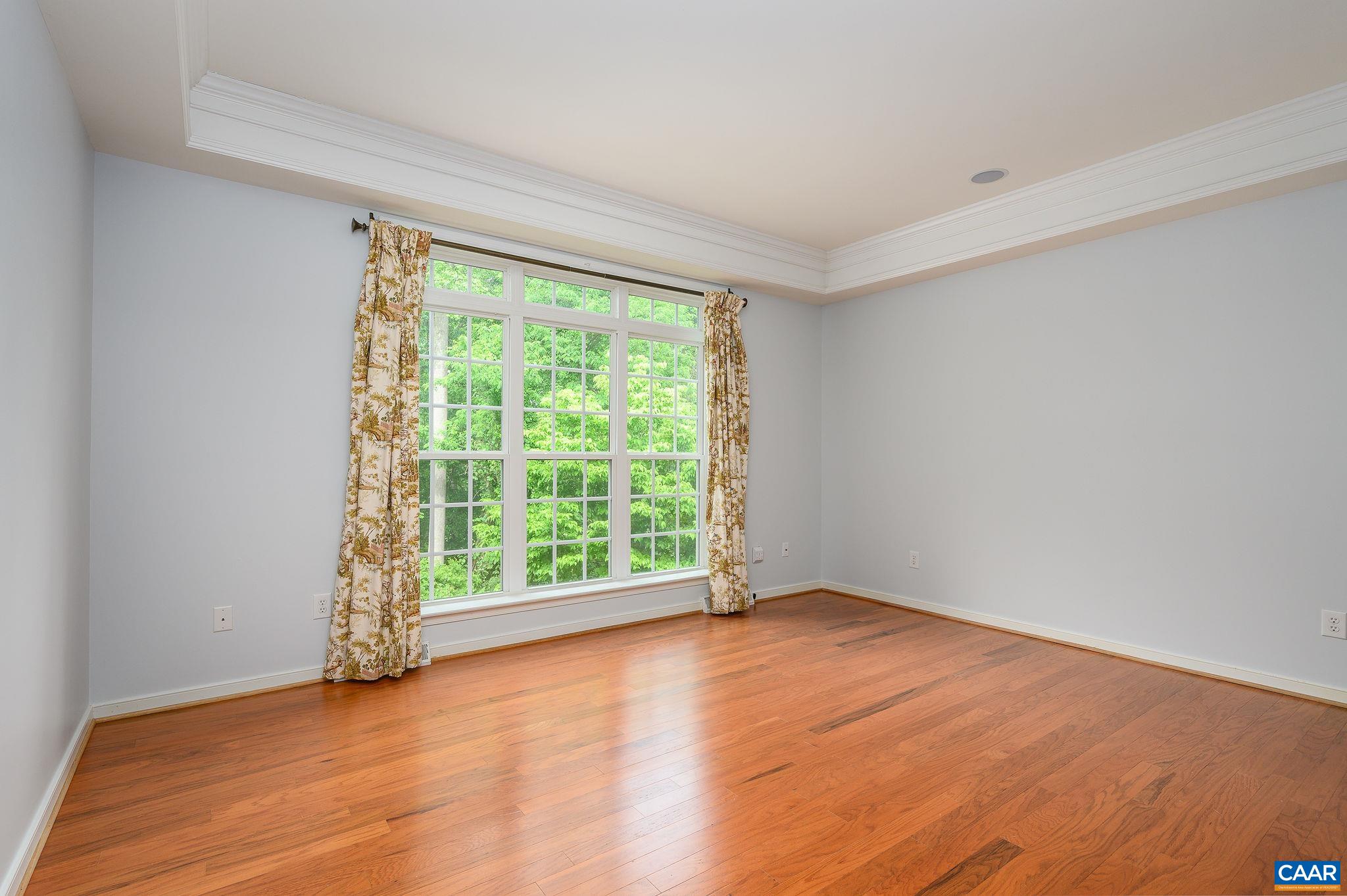 1364 COURTYARD DR