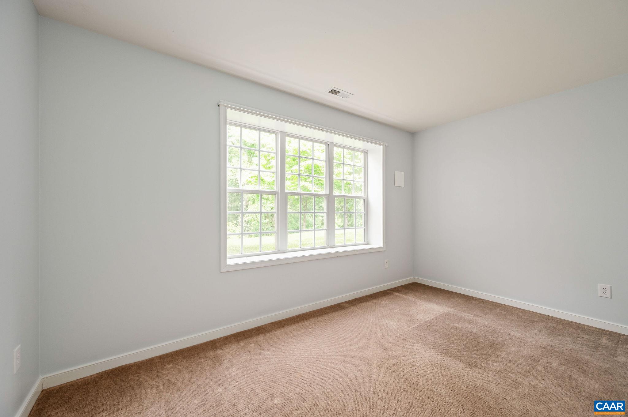 1364 COURTYARD DR
