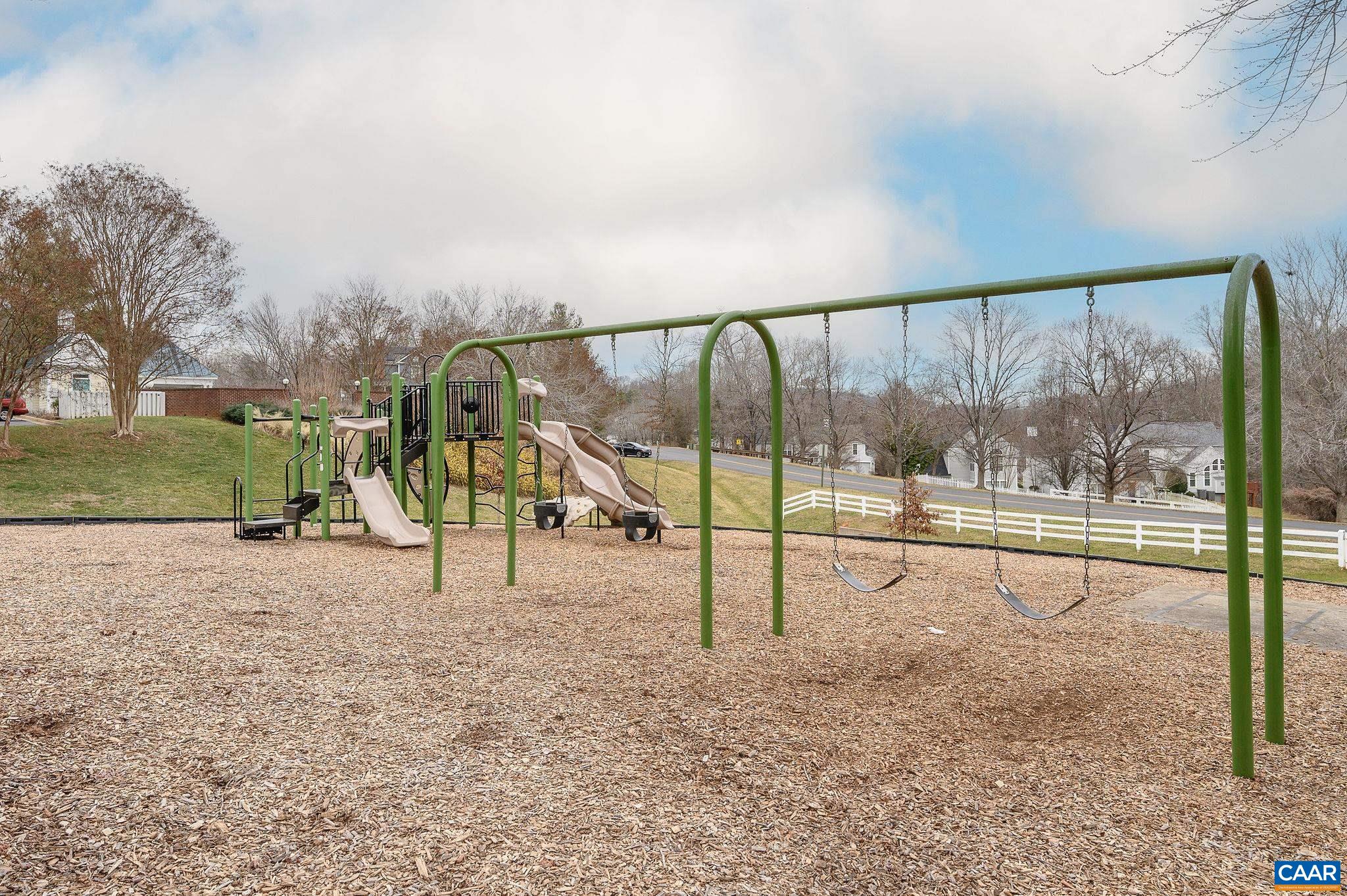 1364 COURTYARD DR
