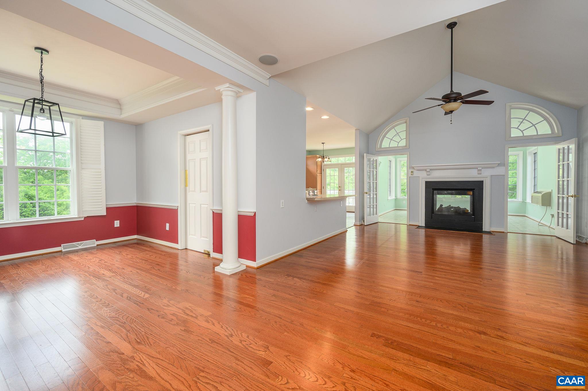 1364 COURTYARD DR