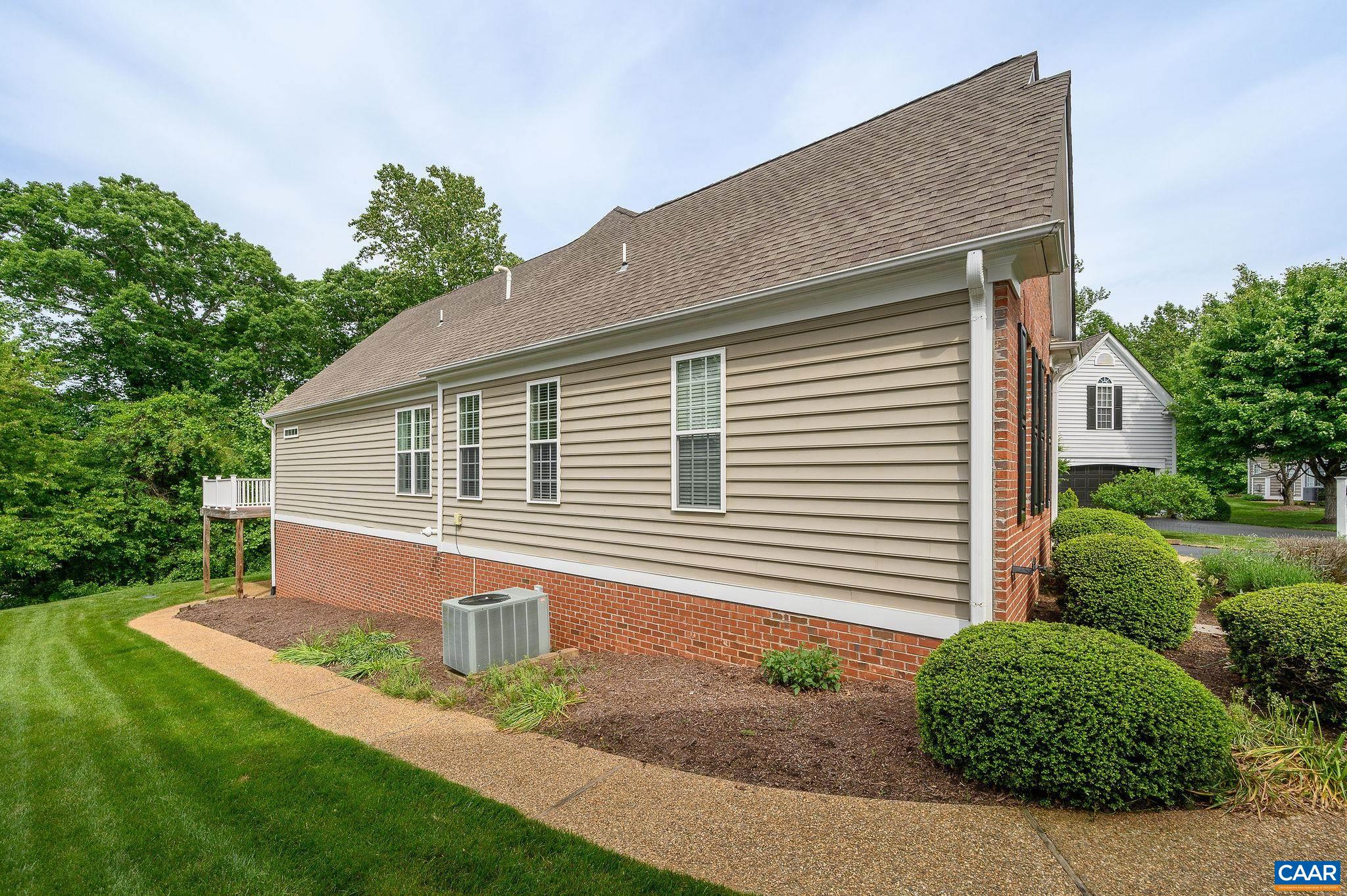 1364 COURTYARD DR