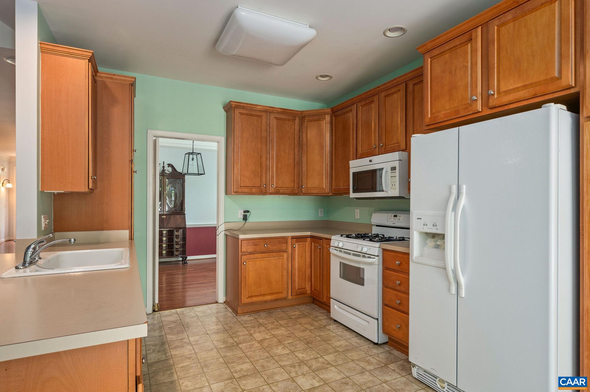 1364 COURTYARD DR