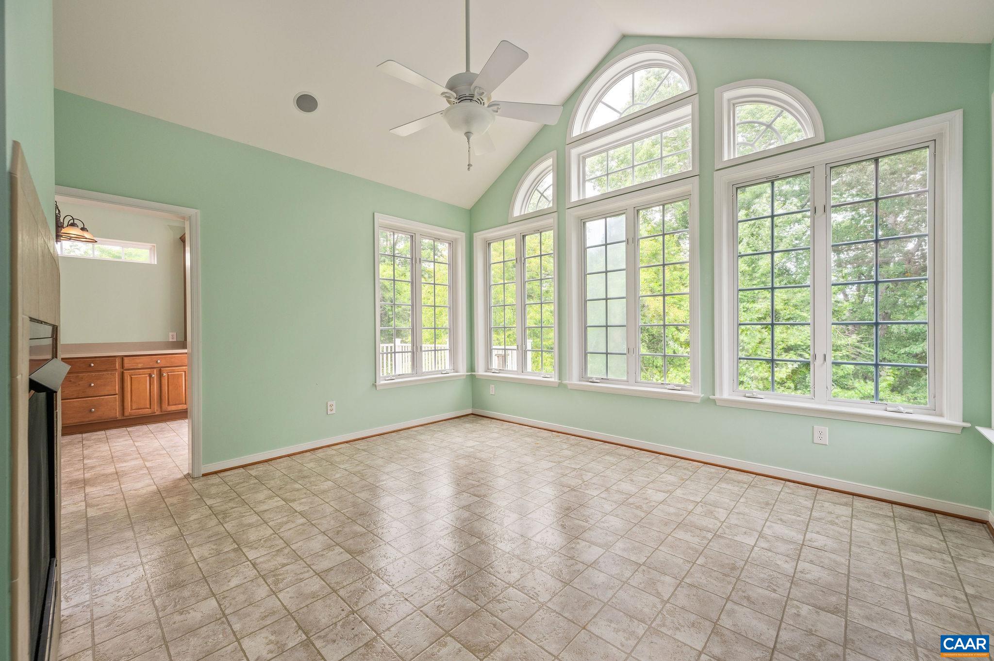 1364 COURTYARD DR