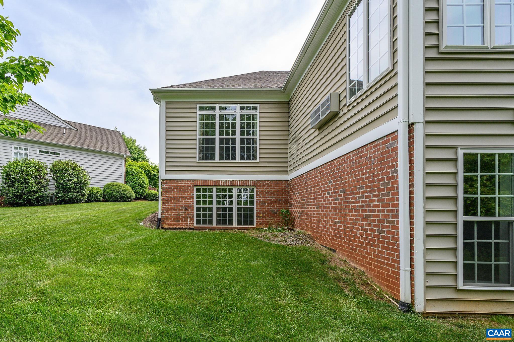 1364 COURTYARD DR