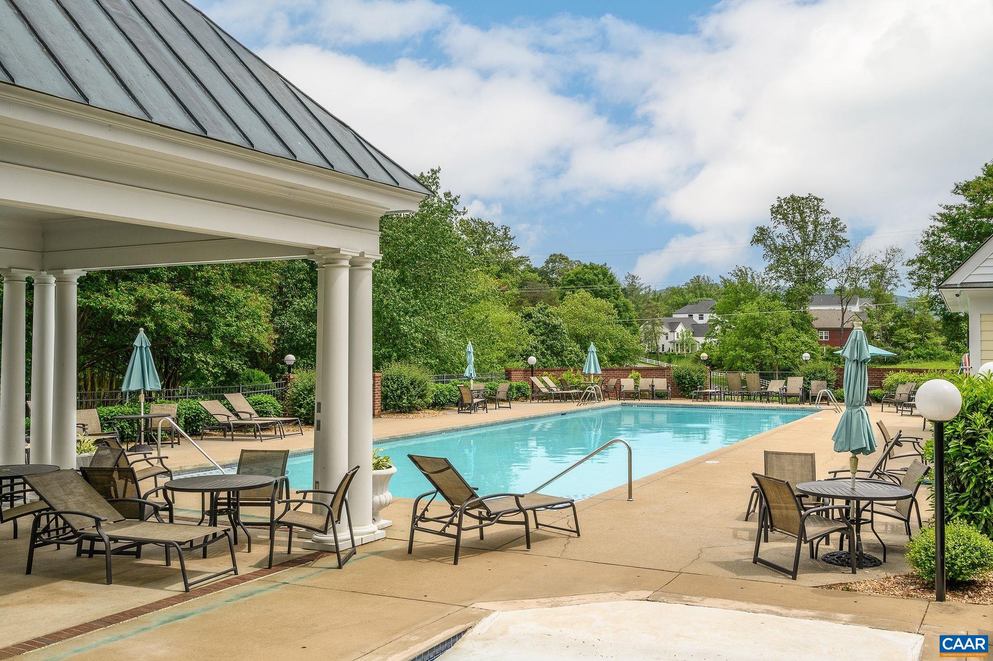1364 COURTYARD DR