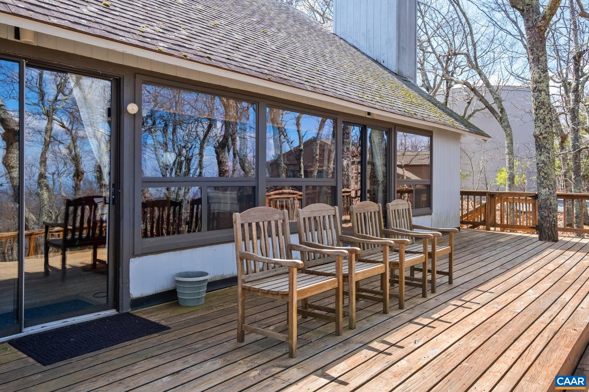 28 FERN CIR