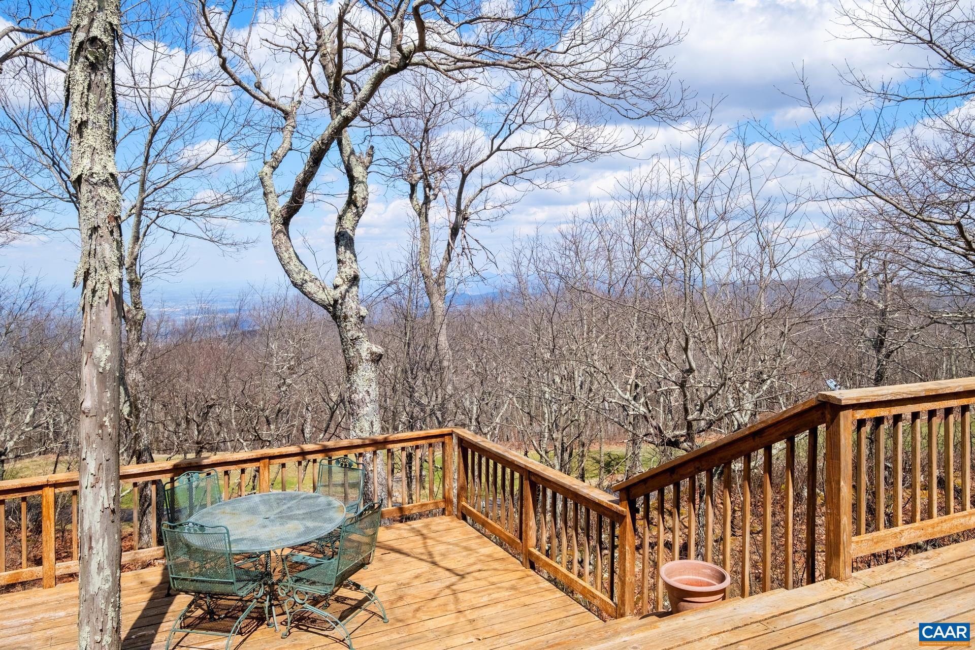 28 FERN CIR