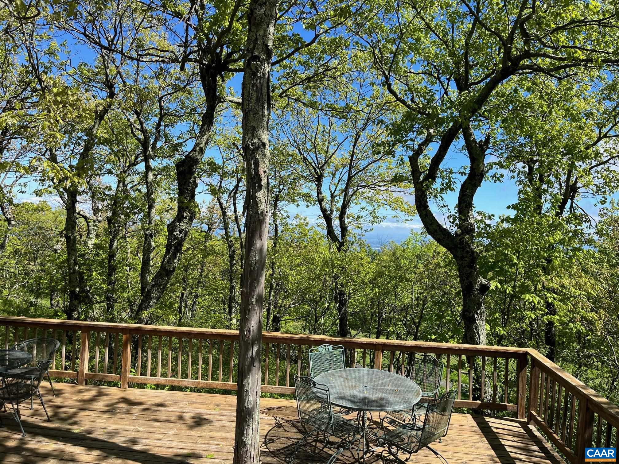 28 FERN CIR