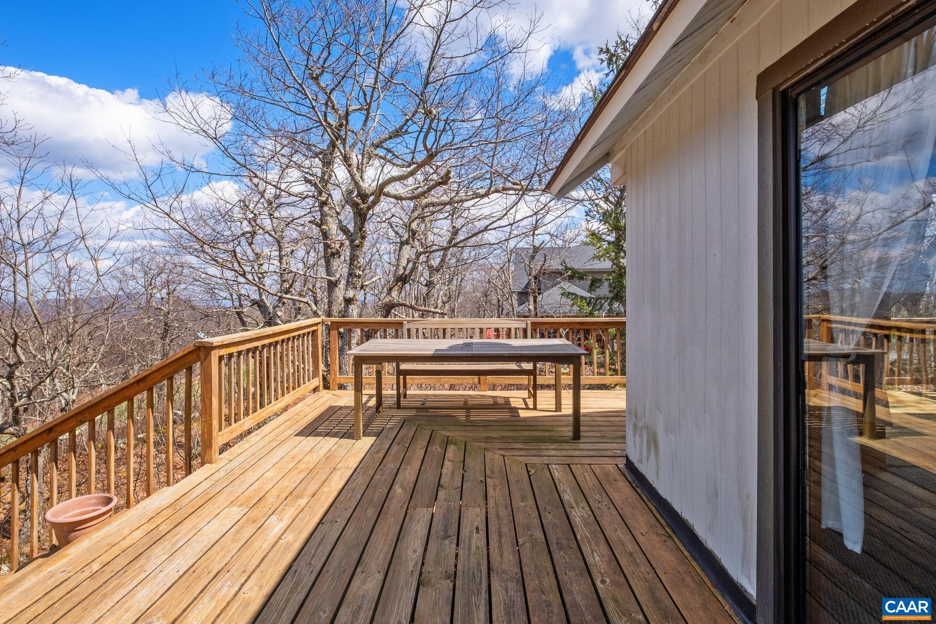 28 FERN CIR