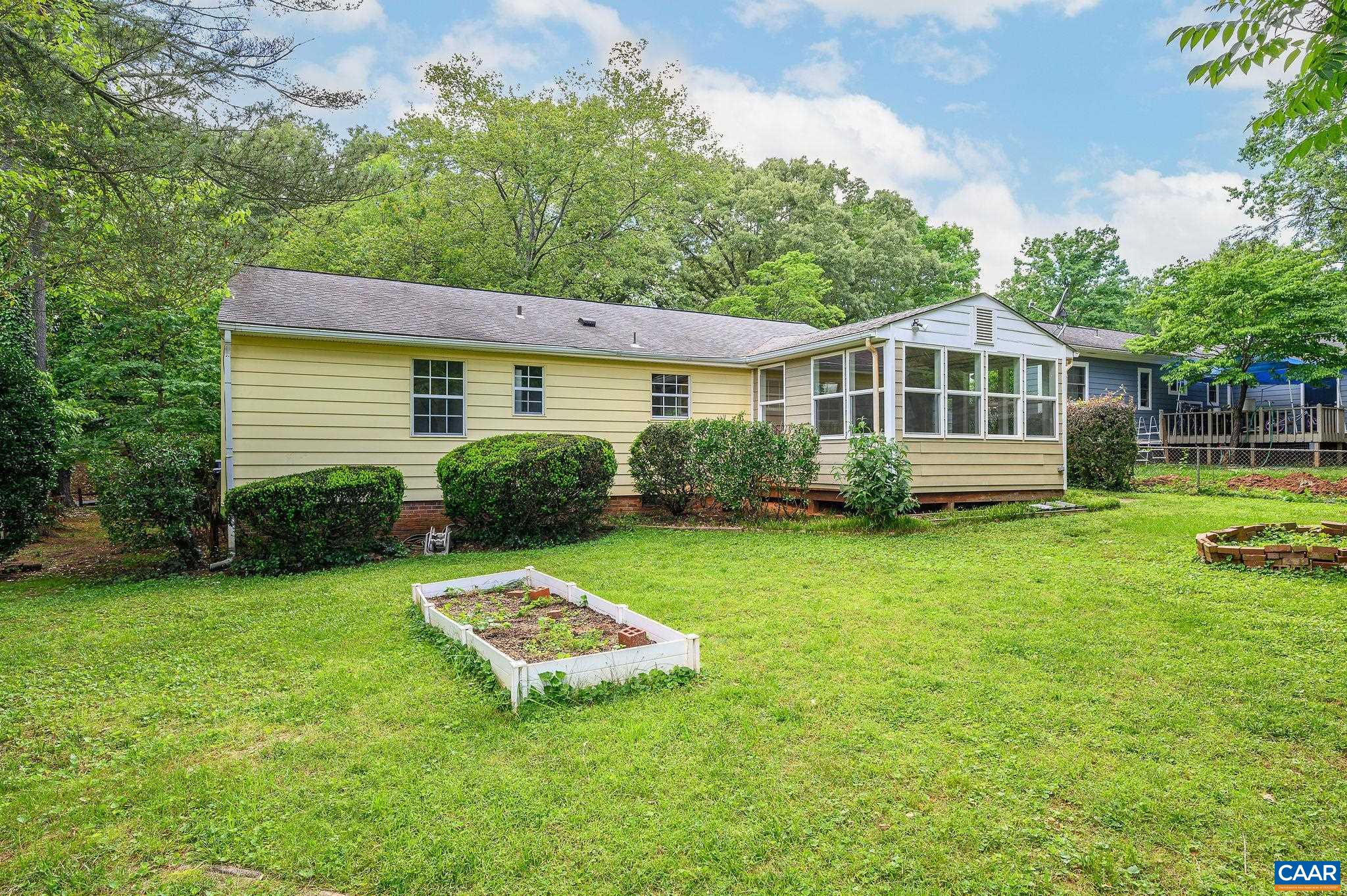 109 MIDDLESEX DR
