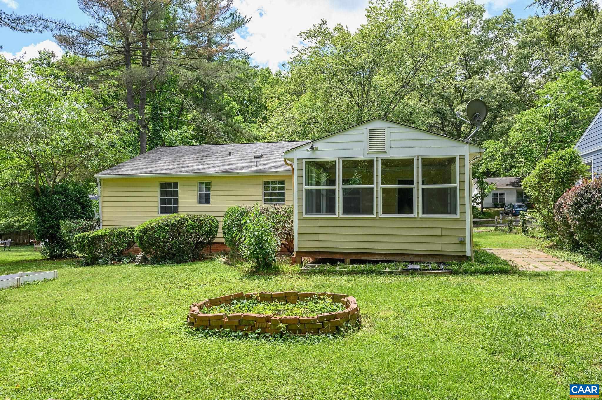 109 MIDDLESEX DR