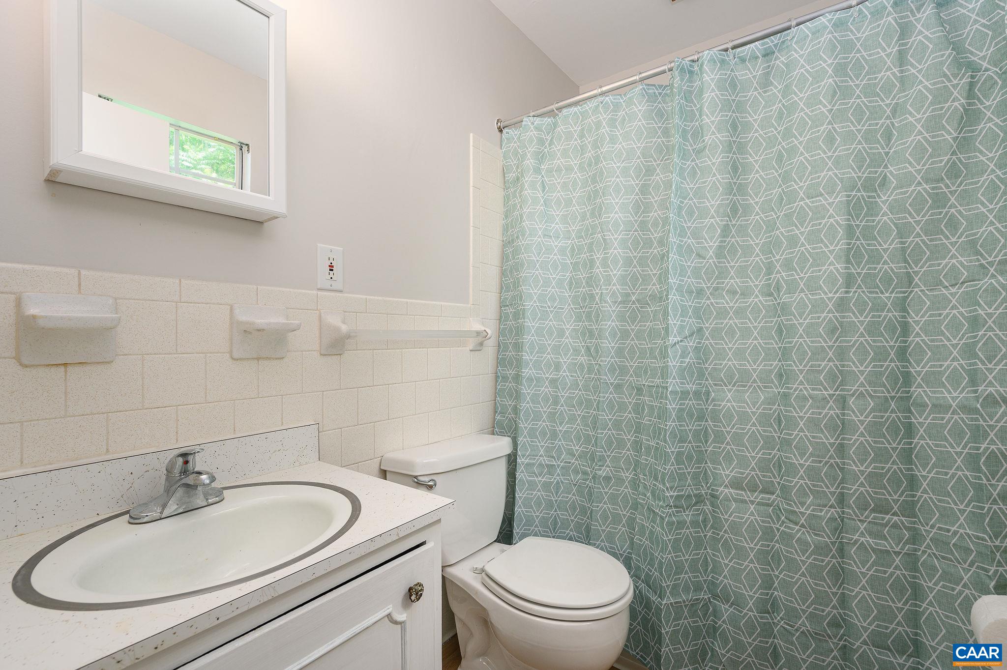 109 MIDDLESEX DR
